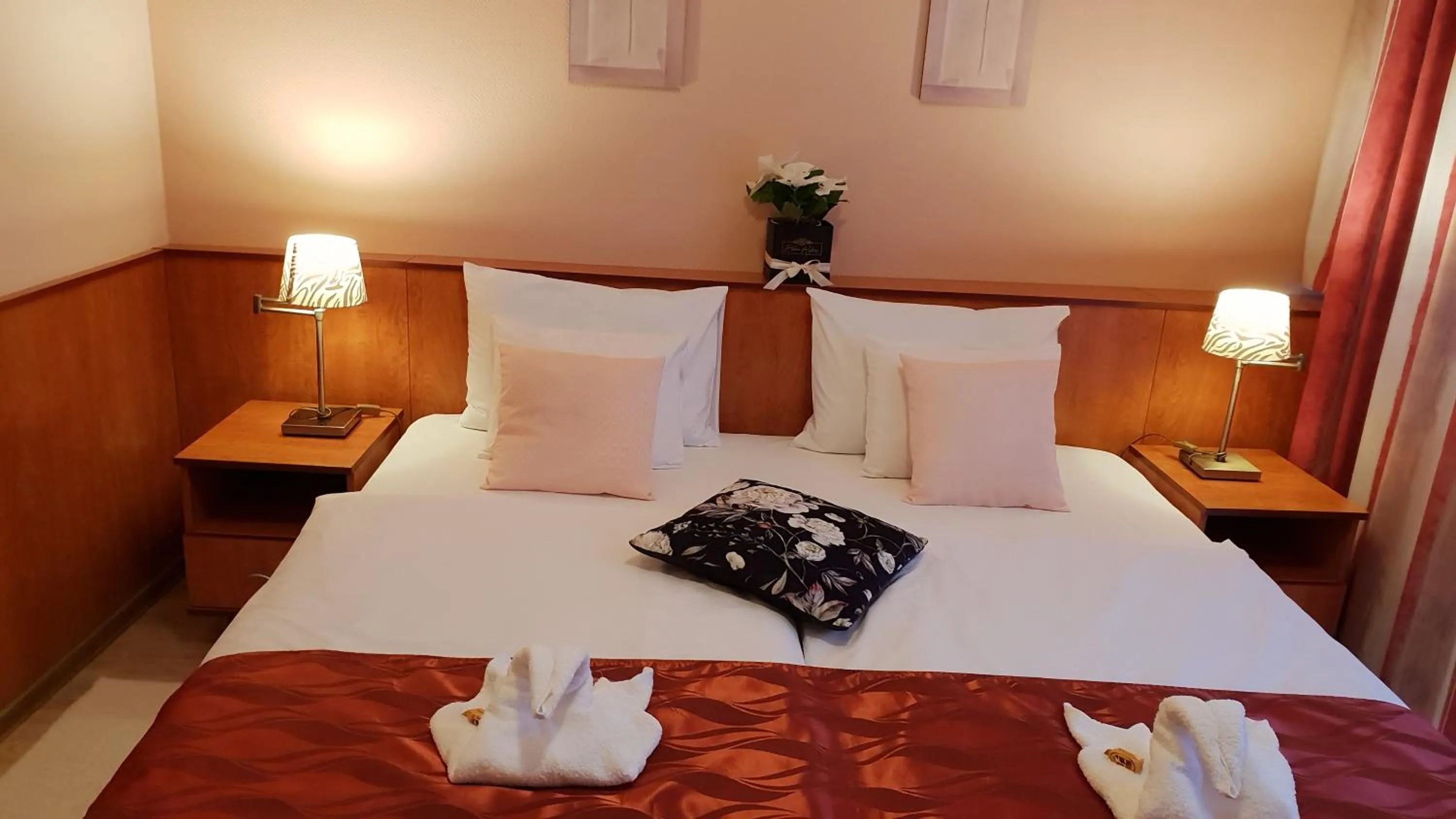 Bed in Hotel Isabell Győr