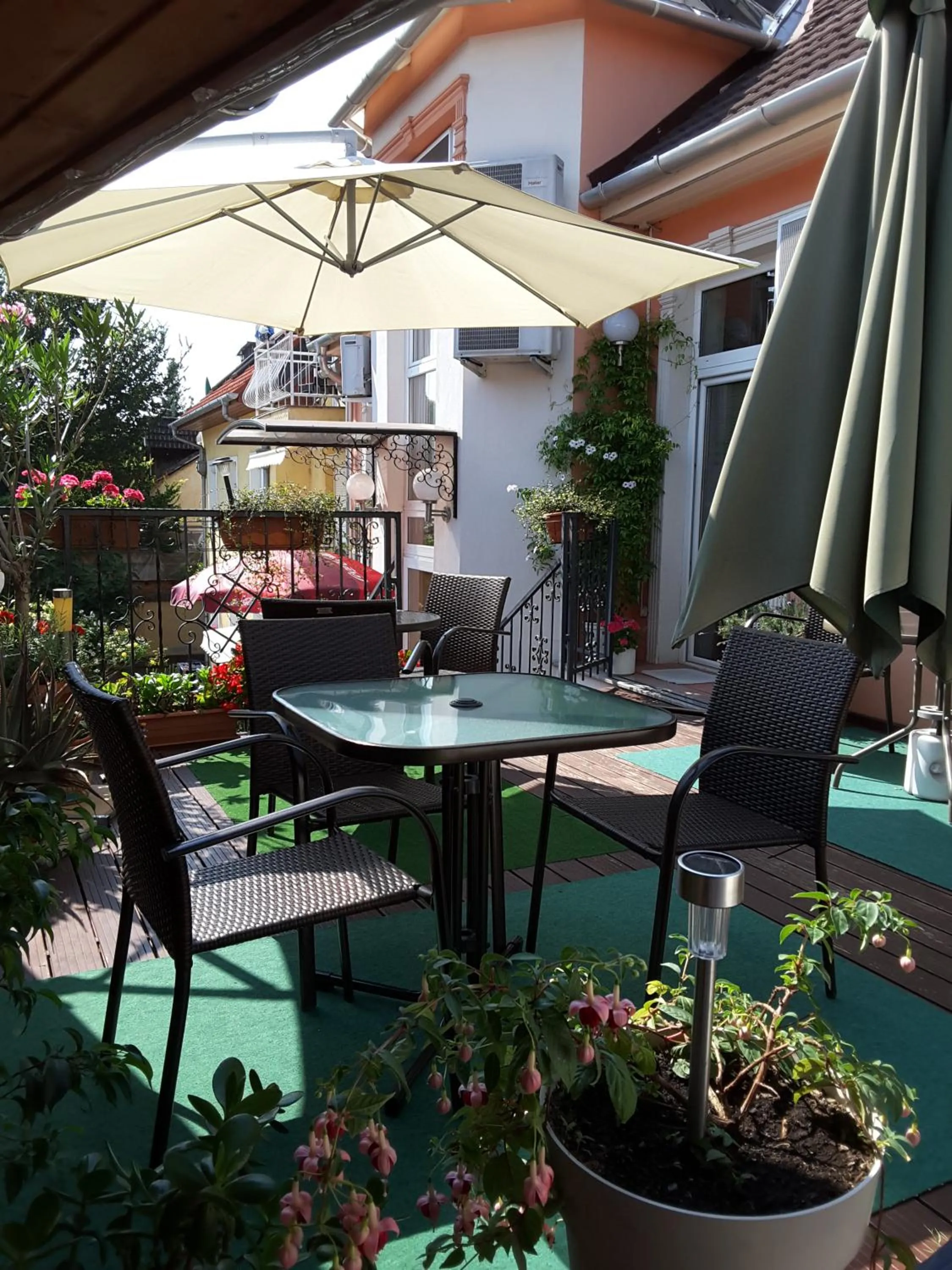Patio in Hotel Isabell Győr