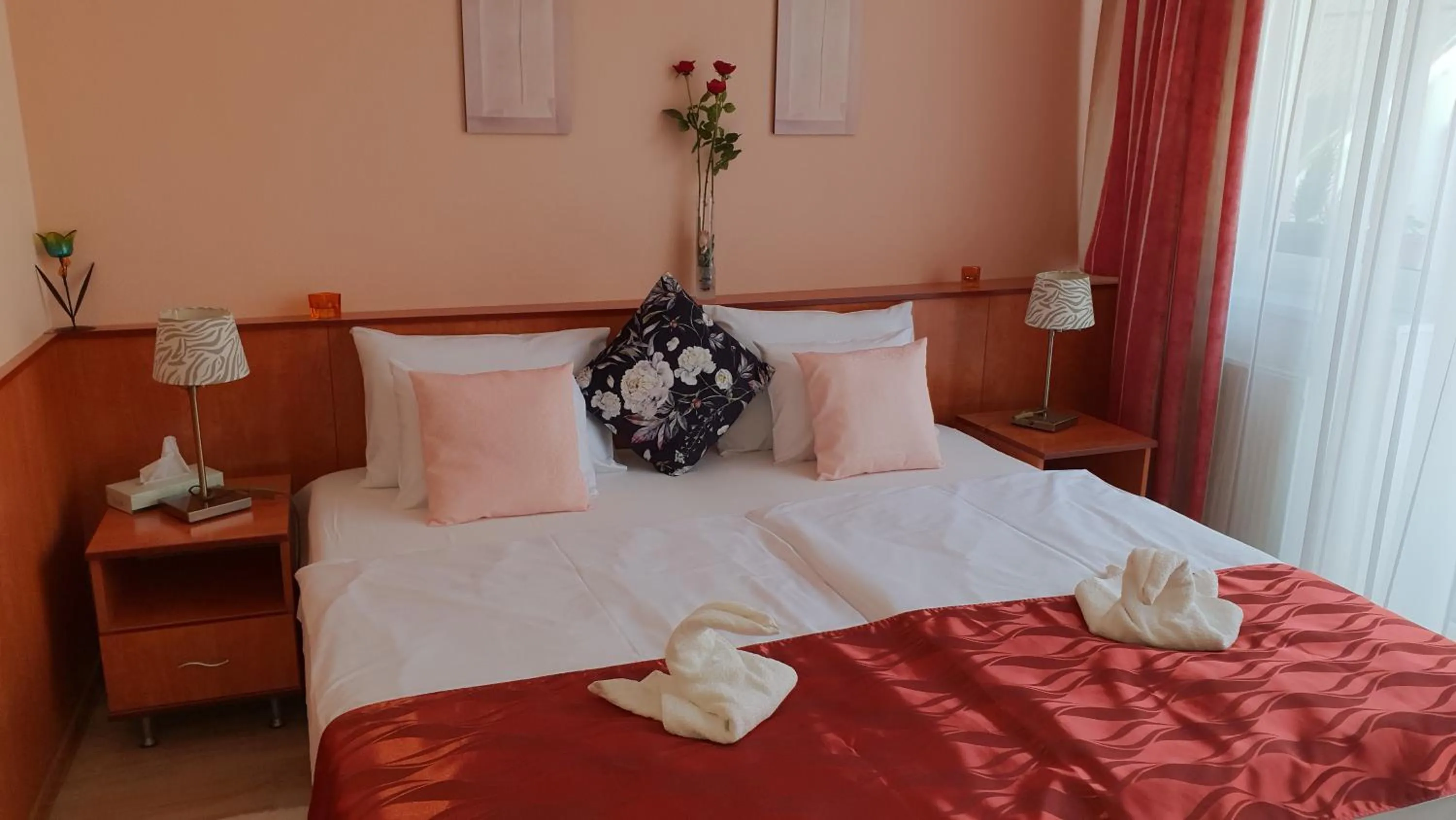 Bed in Hotel Isabell Győr