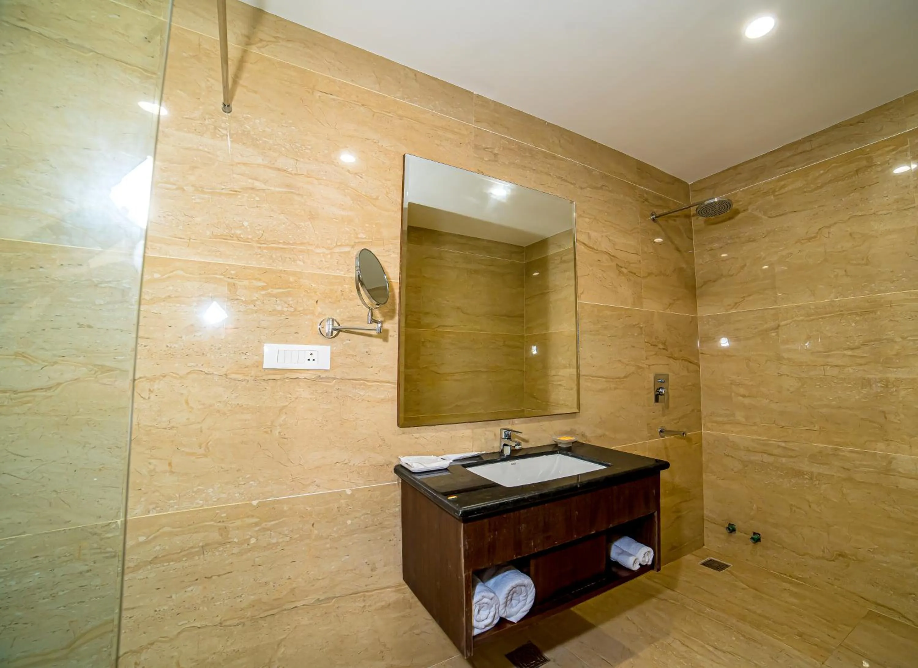 Shower in Best Western Dalhousie
