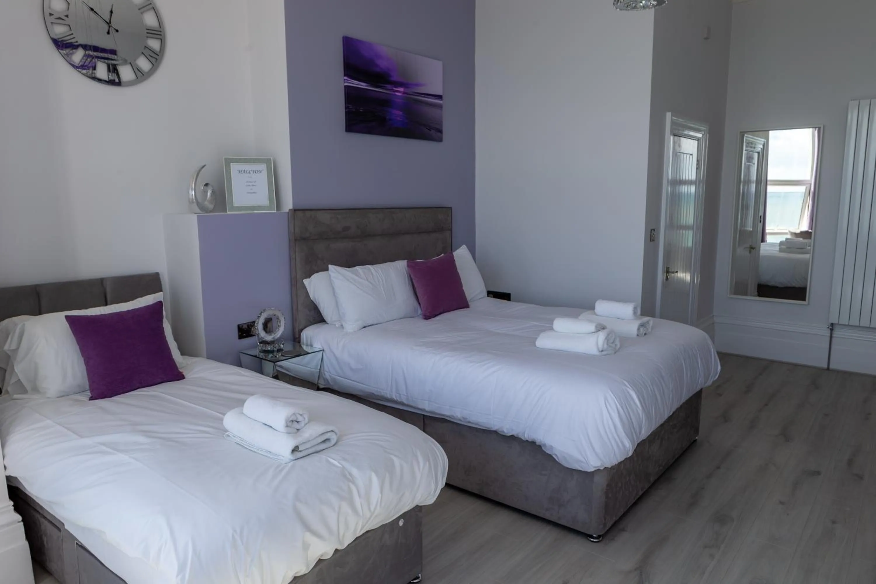 Bedroom, Bed in The Halcyon