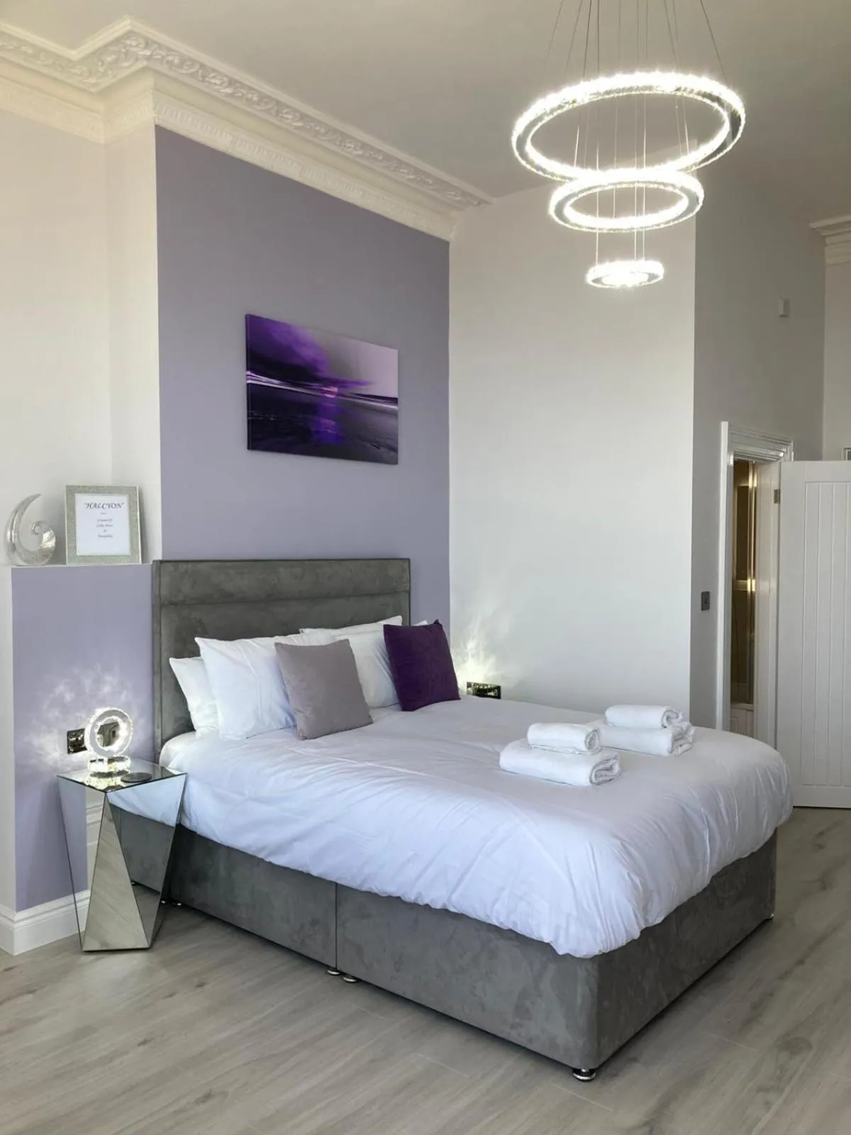 Bedroom, Bed in The Halcyon