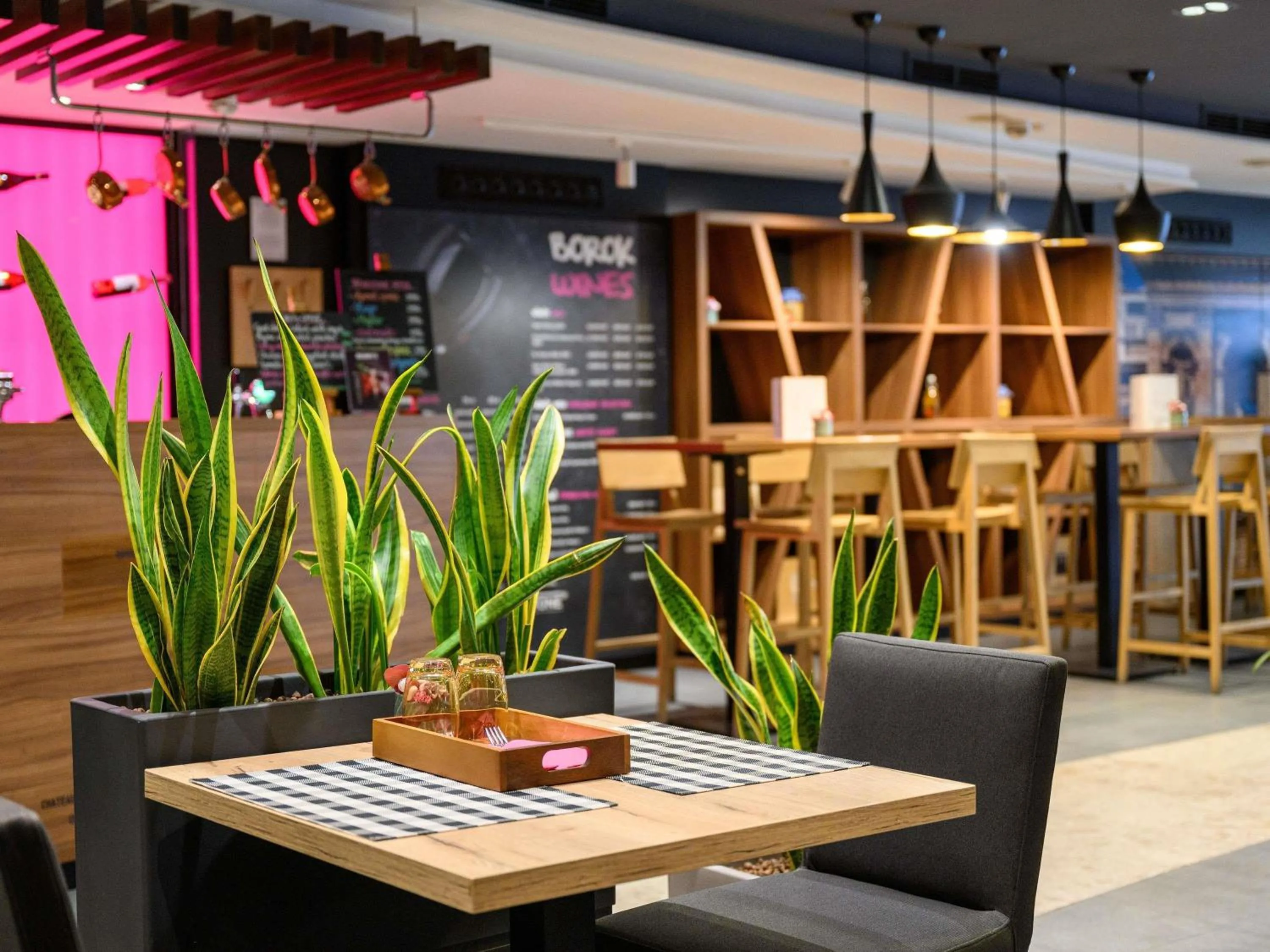 Restaurant/places to eat in Mercure Budapest City Center