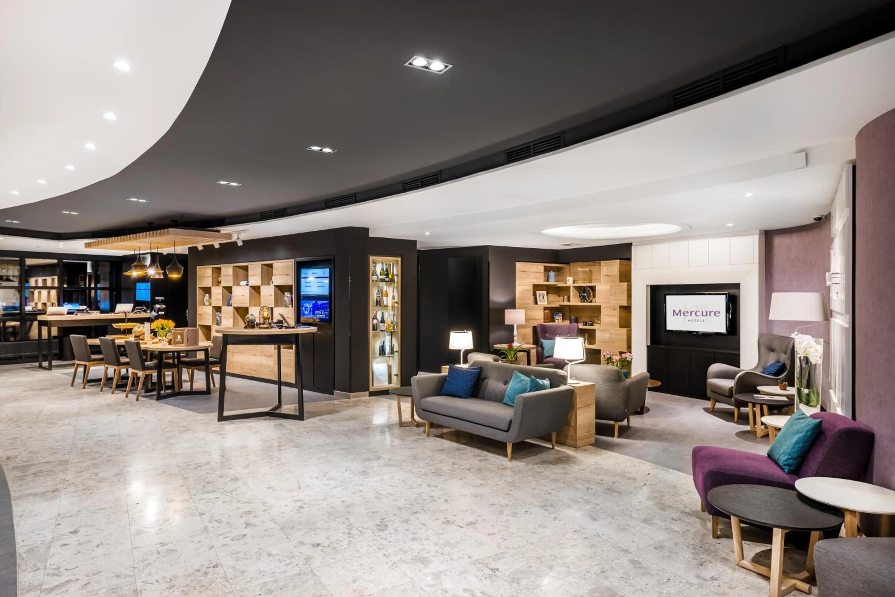 Lobby or reception in Mercure Budapest City Center