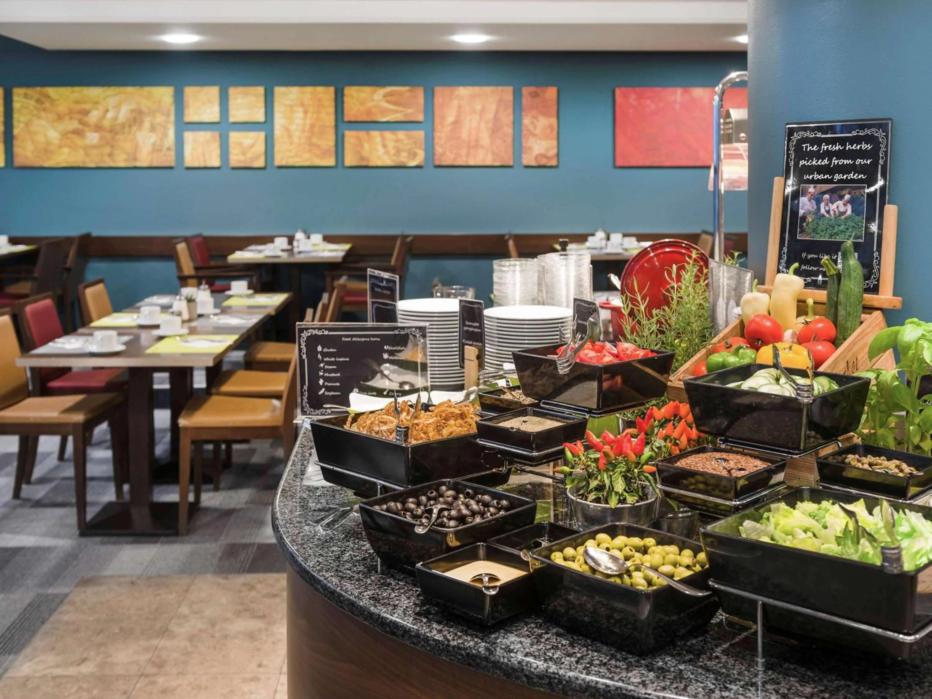 Restaurant/places to eat in Mercure Budapest City Center