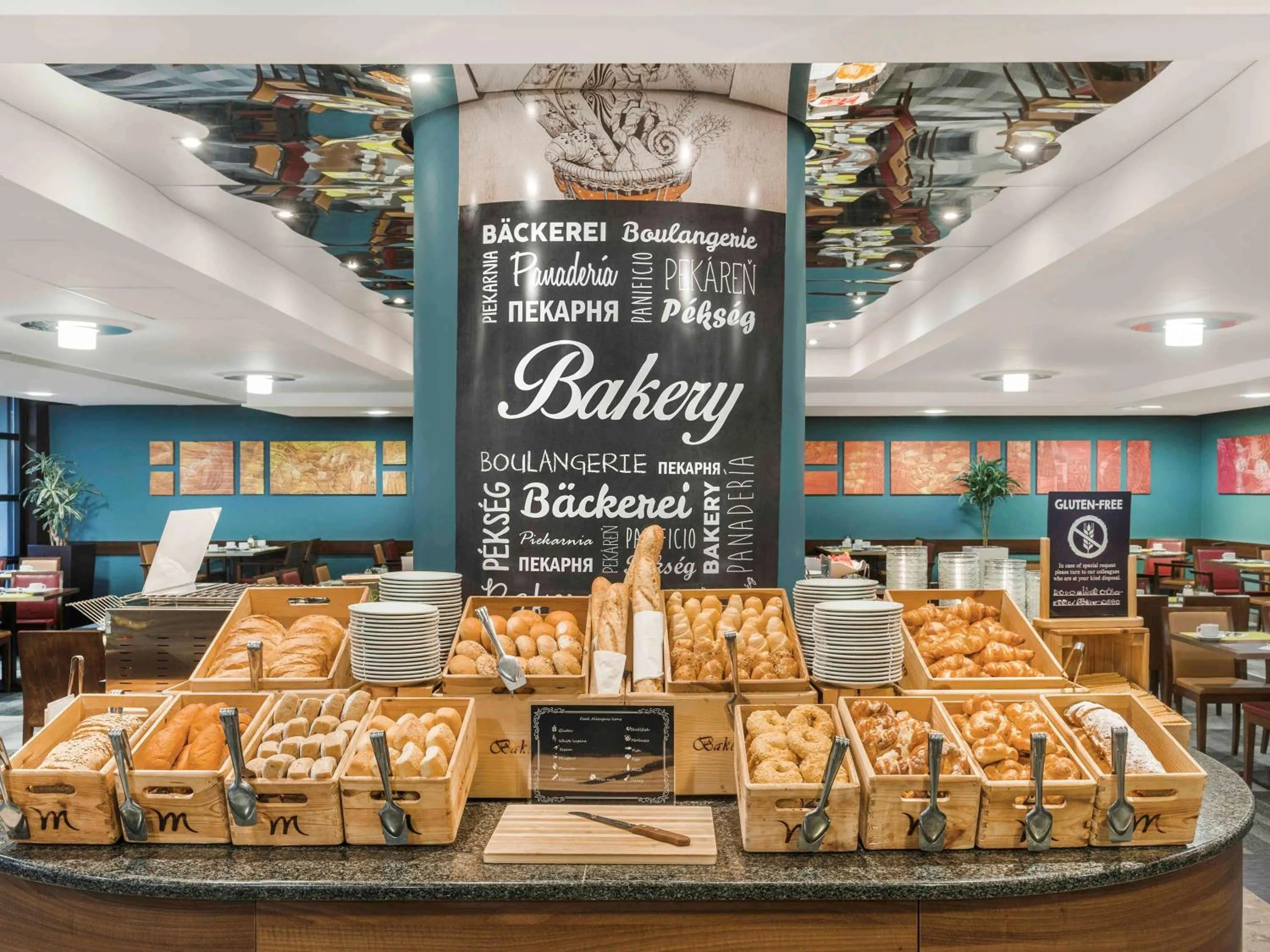 Restaurant/places to eat in Mercure Budapest City Center