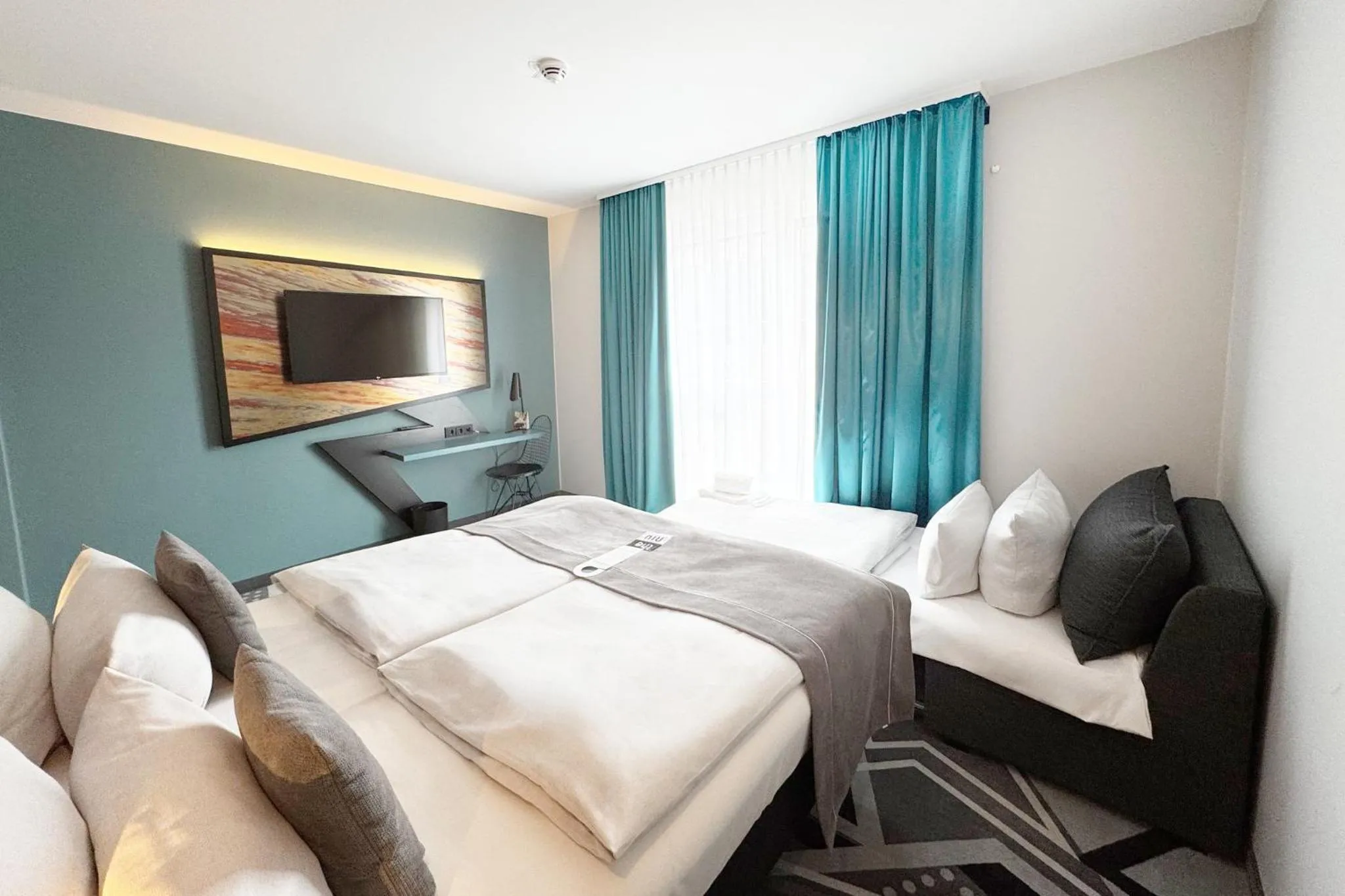 Photo of the whole room, Bed in Holiday Inn - the niu, Flash Berlin Charlottenburg by IHG