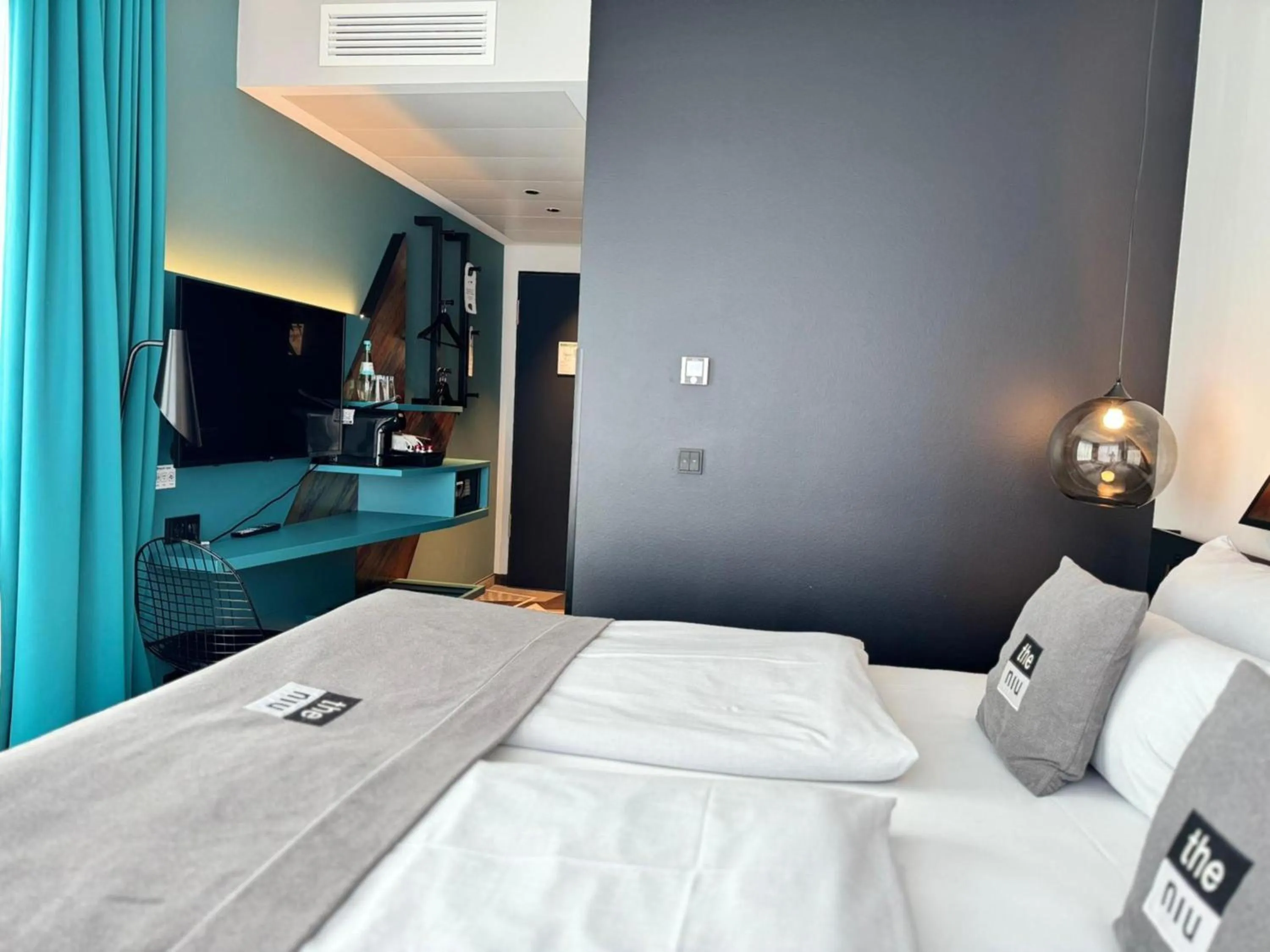 Photo of the whole room, Bed in Holiday Inn - the niu, Flash Berlin Charlottenburg by IHG