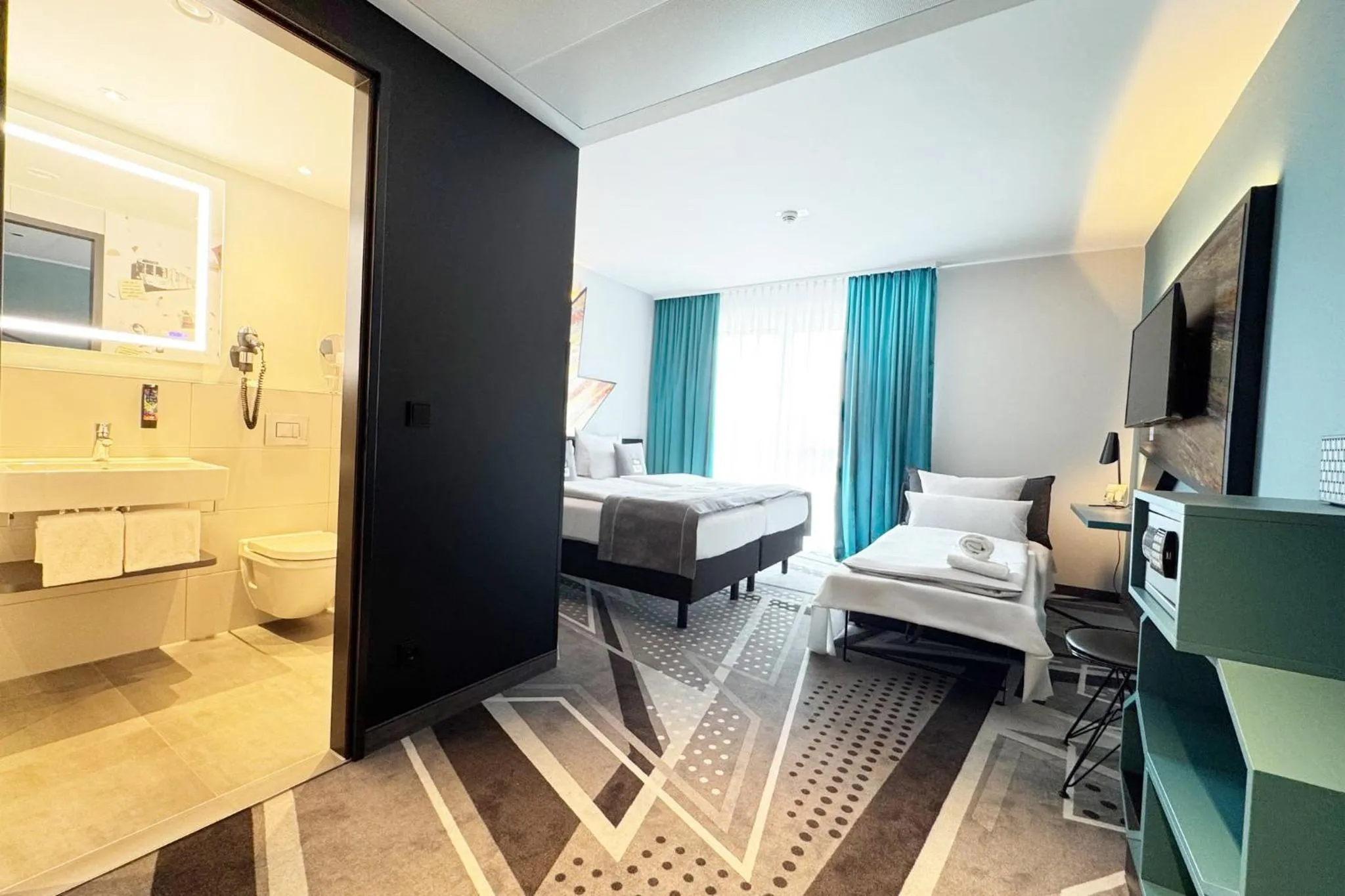 Photo of the whole room, Bed in Holiday Inn - the niu, Flash Berlin Charlottenburg by IHG