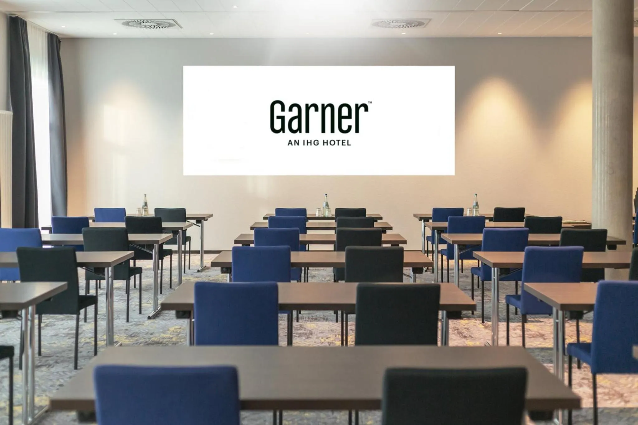 Meeting/conference room in Garner Hotel Augsburg Nord by IHG