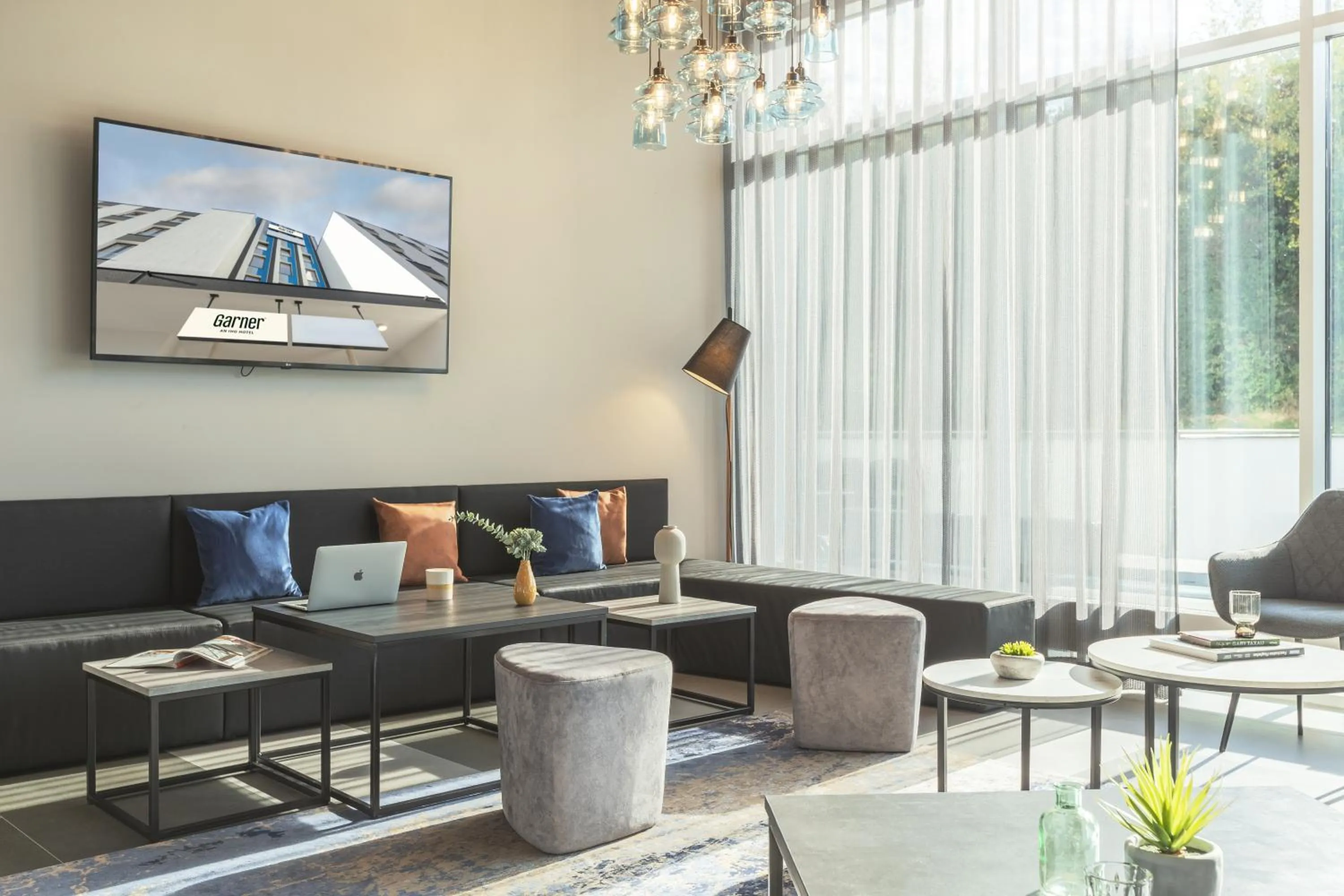 Lobby or reception in Garner Hotel Augsburg Nord by IHG