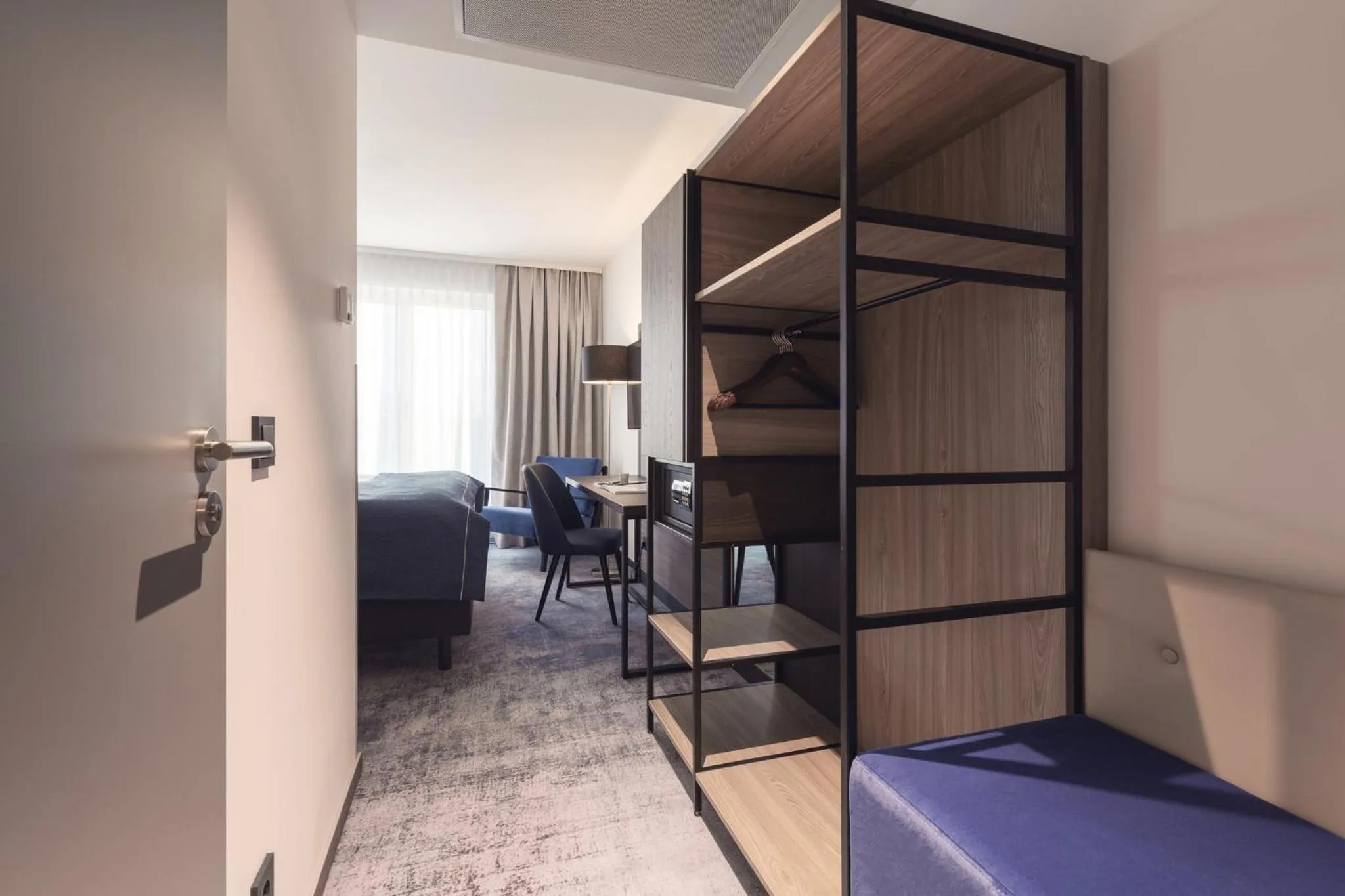 Photo of the whole room, Bed in Garner Hotel Augsburg Nord by IHG