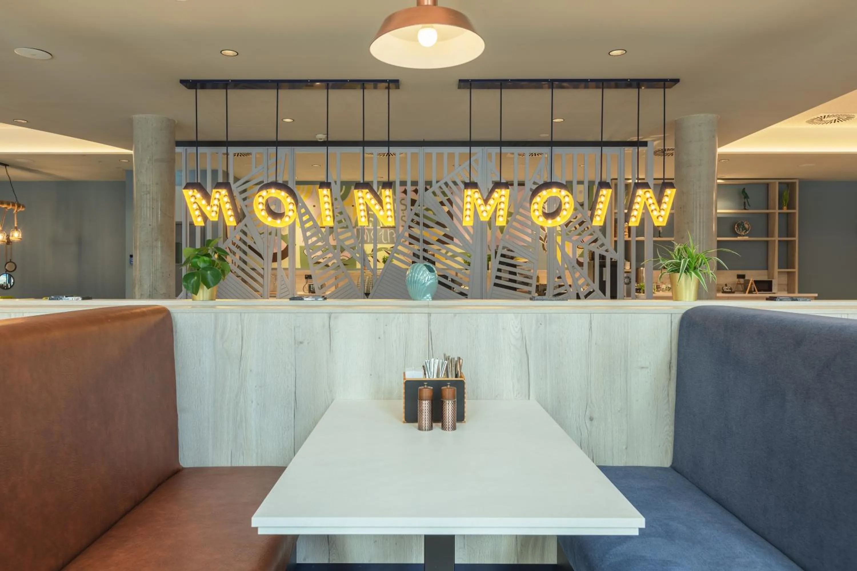 Restaurant/places to eat in Holiday Inn - the niu, Yen Hamburg City by IHG