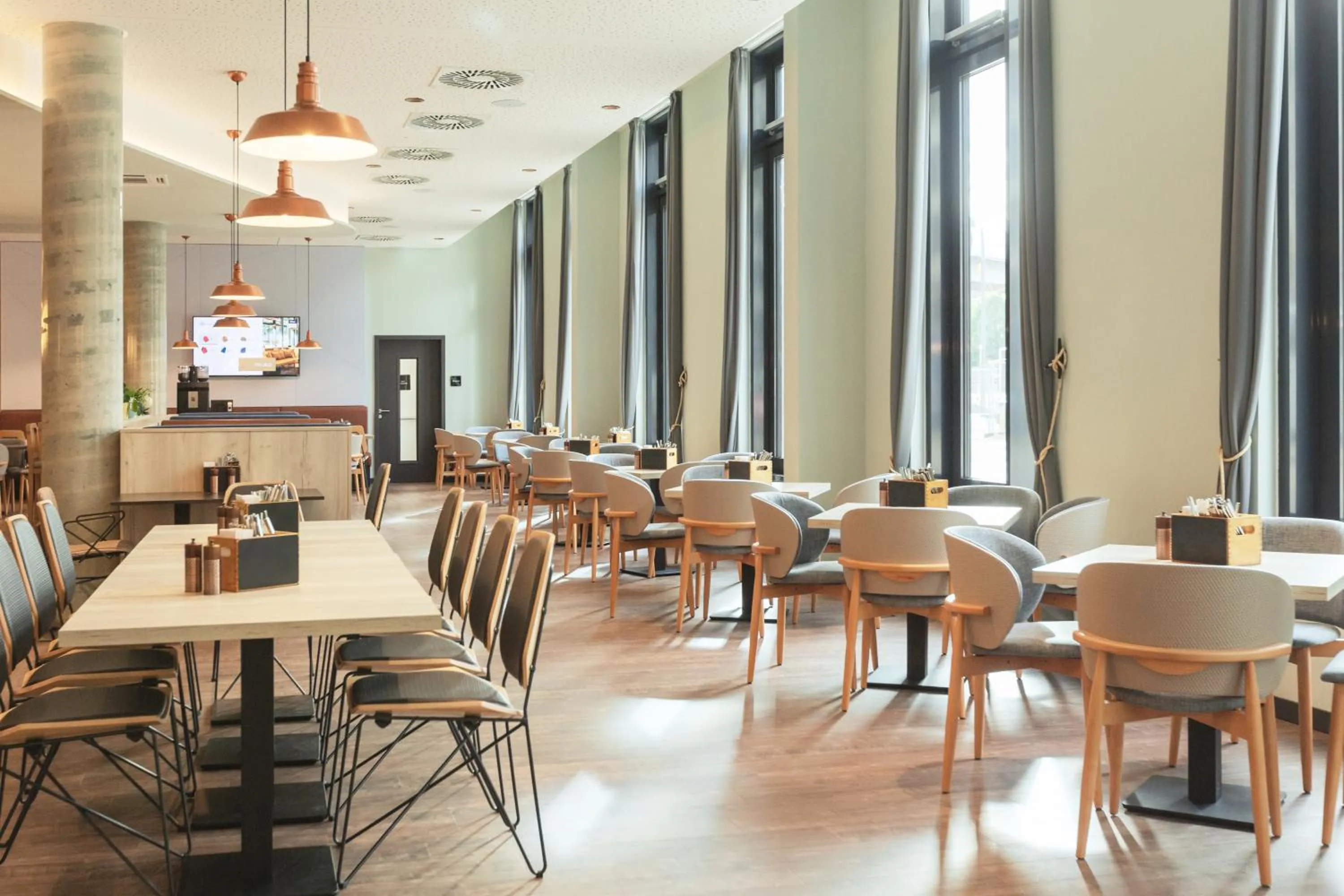 Restaurant/places to eat in Holiday Inn - the niu, Yen Hamburg City by IHG