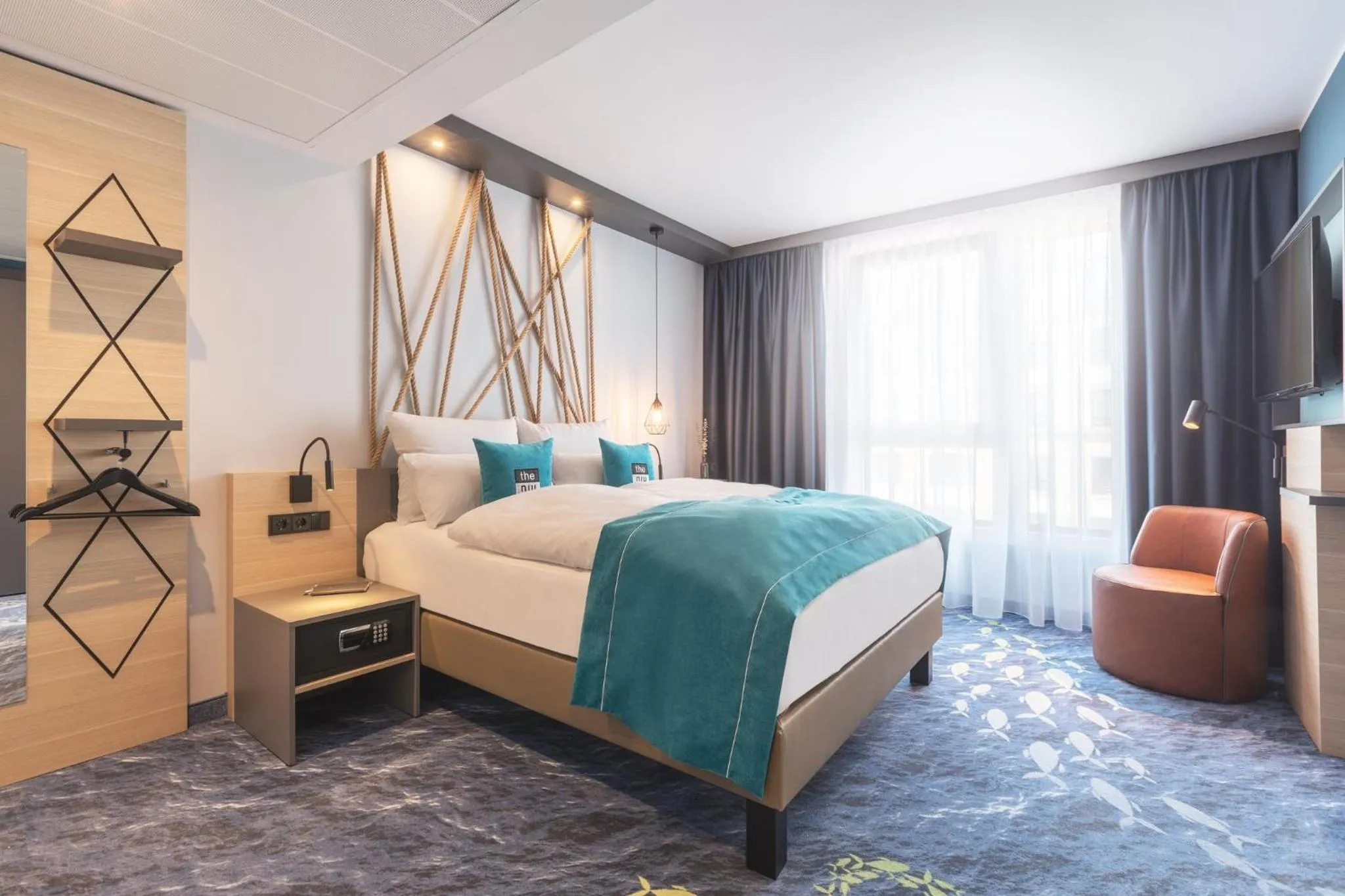 Photo of the whole room, Bed in Holiday Inn - the niu, Yen Hamburg City by IHG