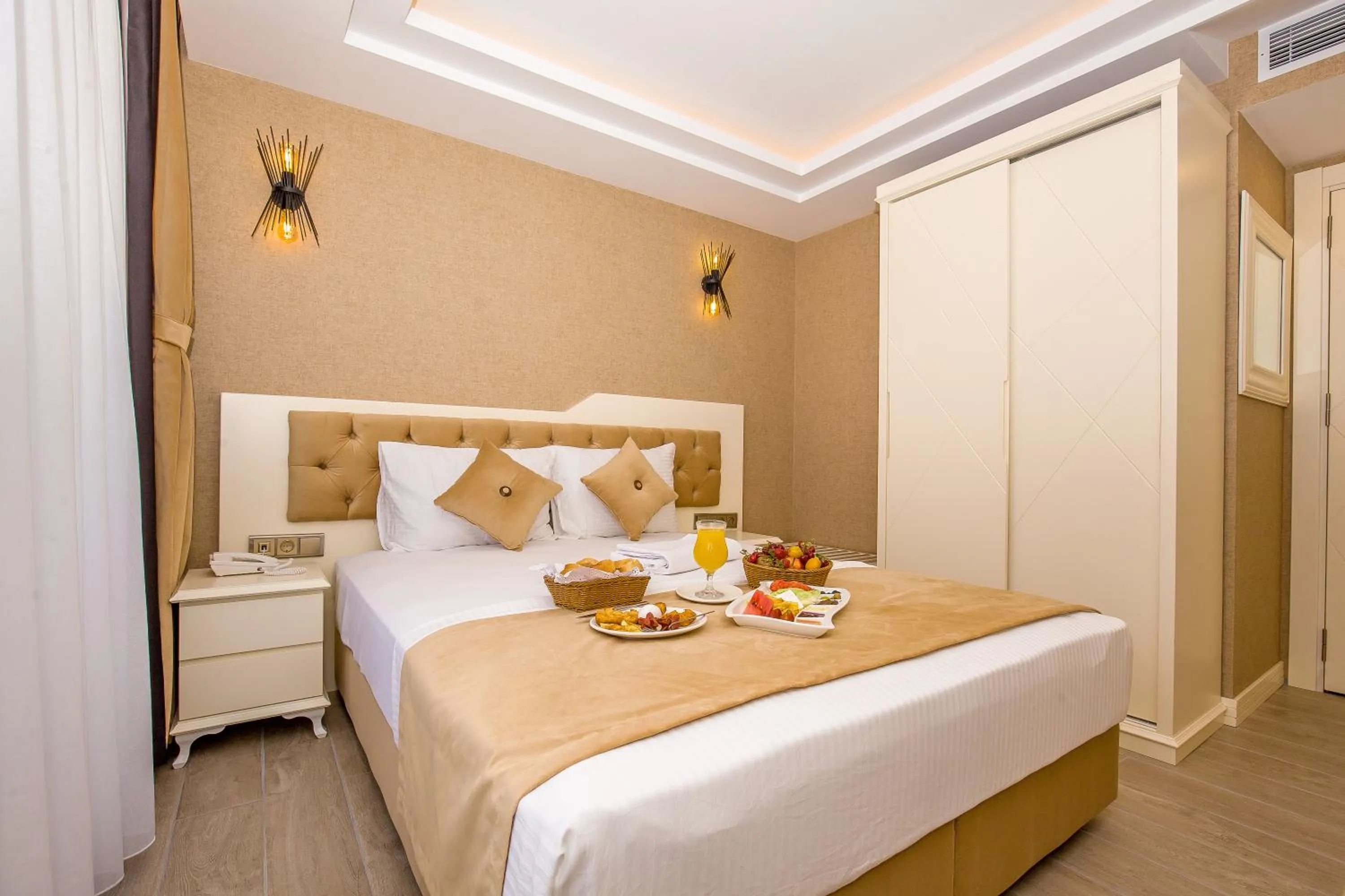 Photo of the whole room, Bed in The Lea Hotel