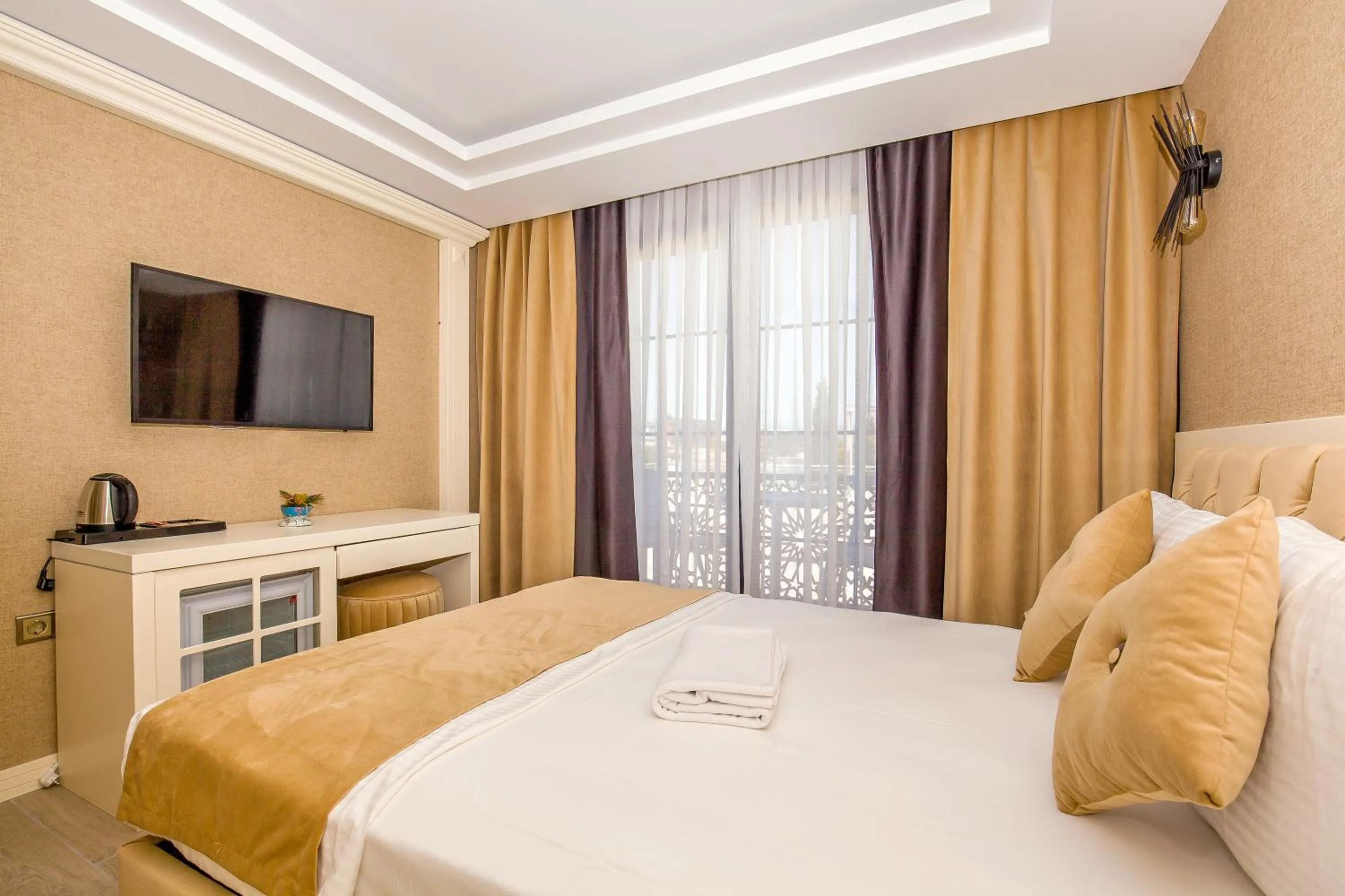 Photo of the whole room, Bed in The Lea Hotel