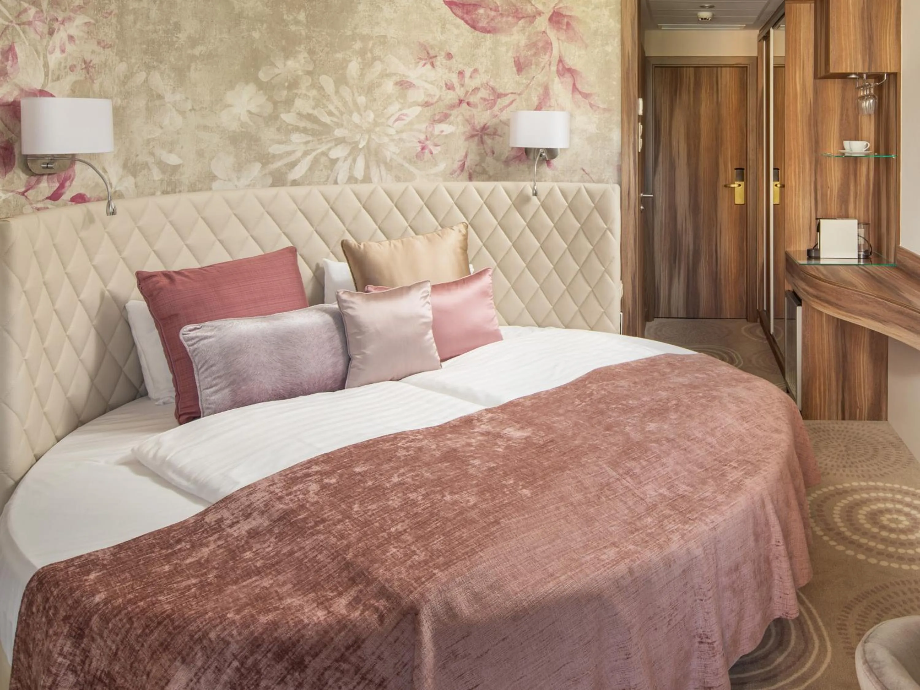 Photo of the whole room, Bed in Hotel Carbona Thermal Spa