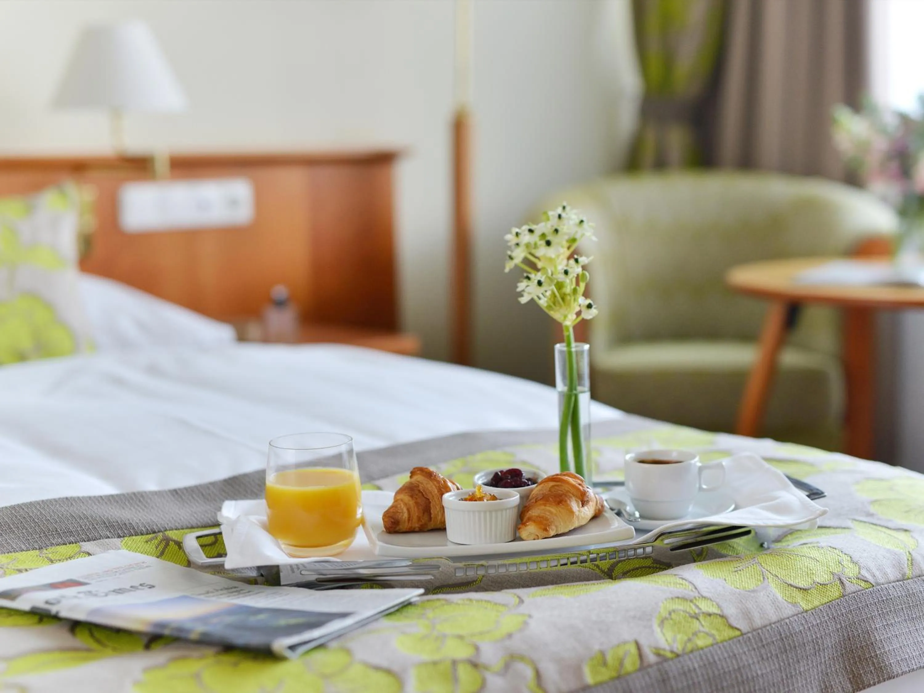 room service, Bed in Hotel Carbona Thermal Spa