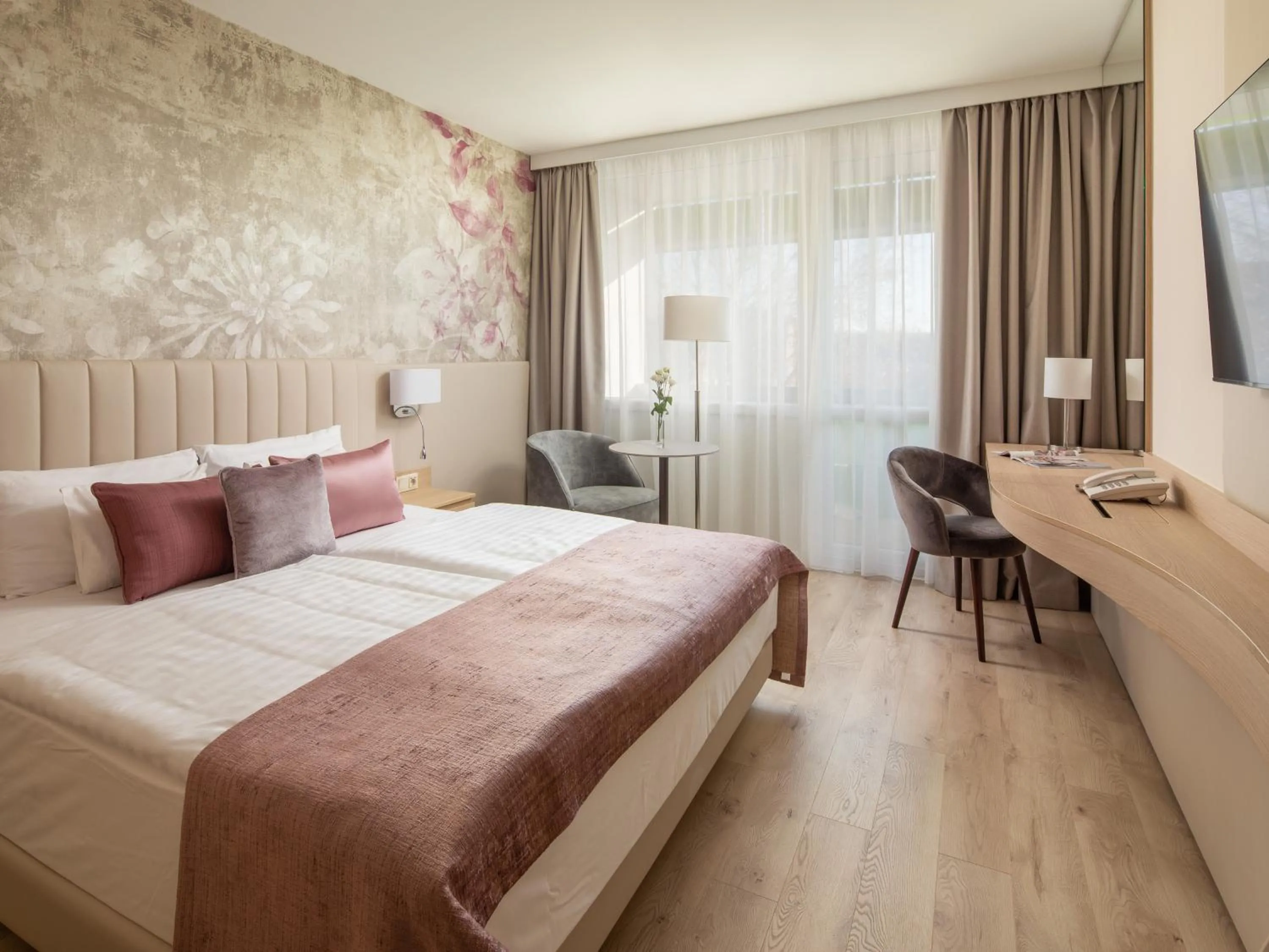 Photo of the whole room, Bed in Hotel Carbona Thermal Spa