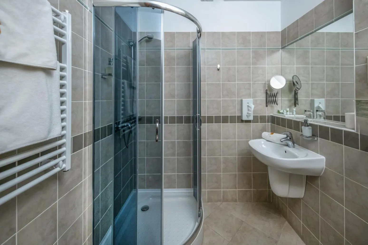 Shower in Budapest Airport Hotel Stáció Wellness & Konferencia