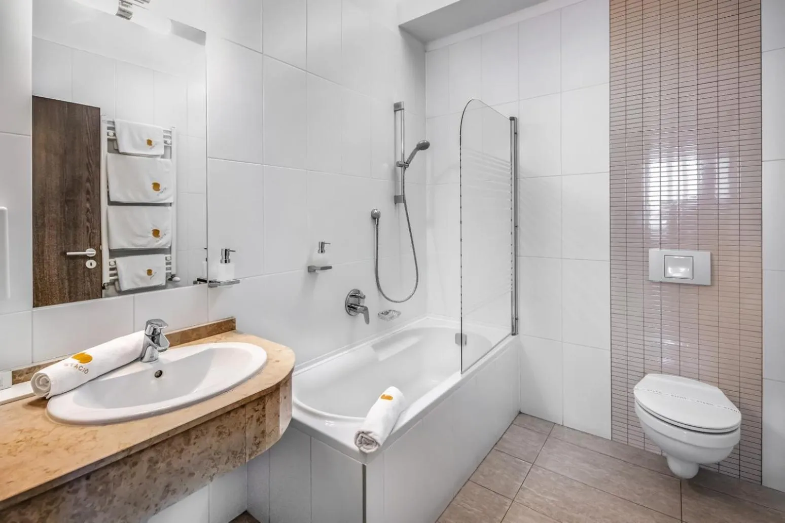 Bath in Budapest Airport Hotel Stáció Wellness & Konferencia