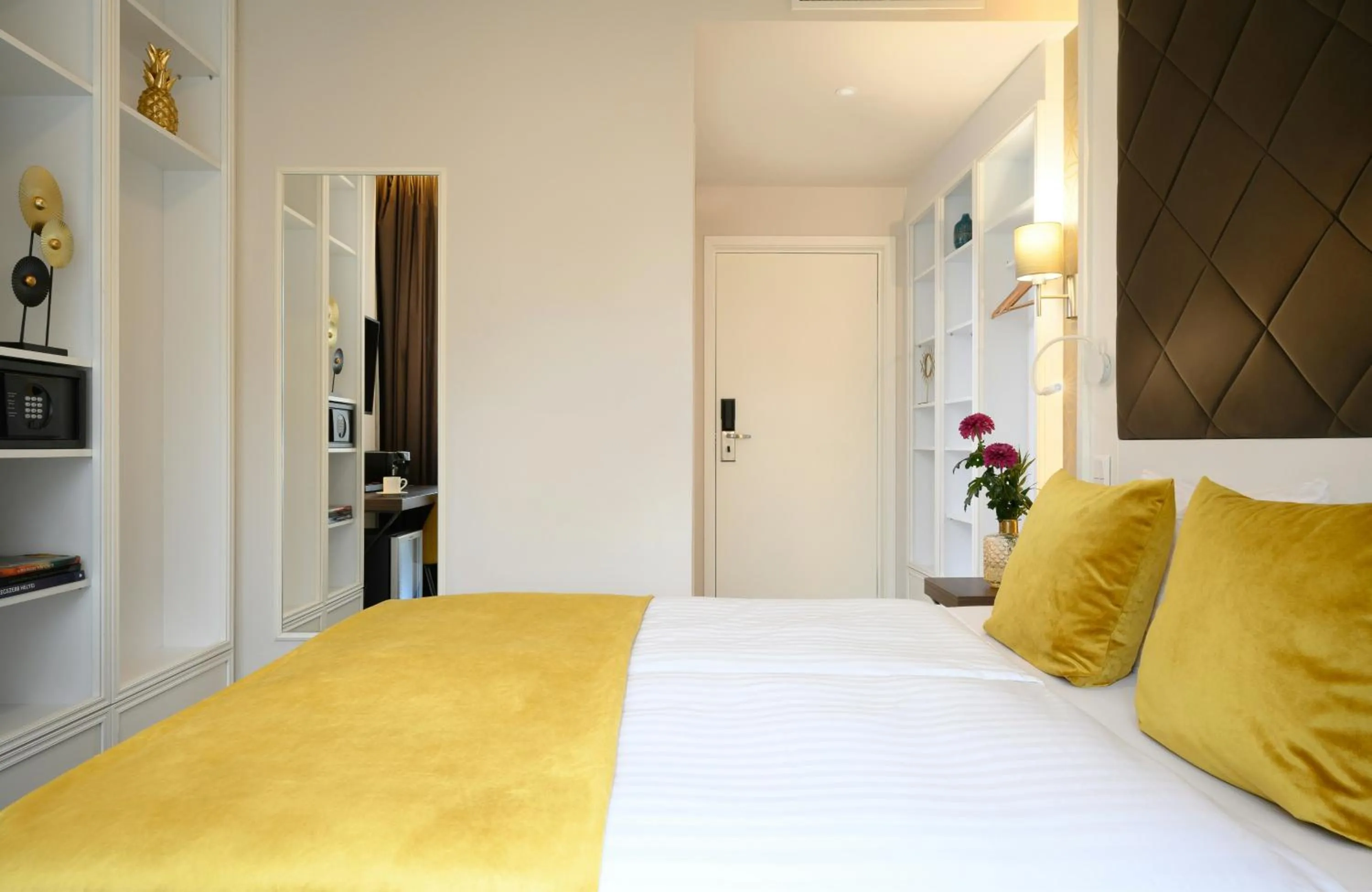 Photo of the whole room, Bed in Leonardo Boutique Hotel Budapest M-Square