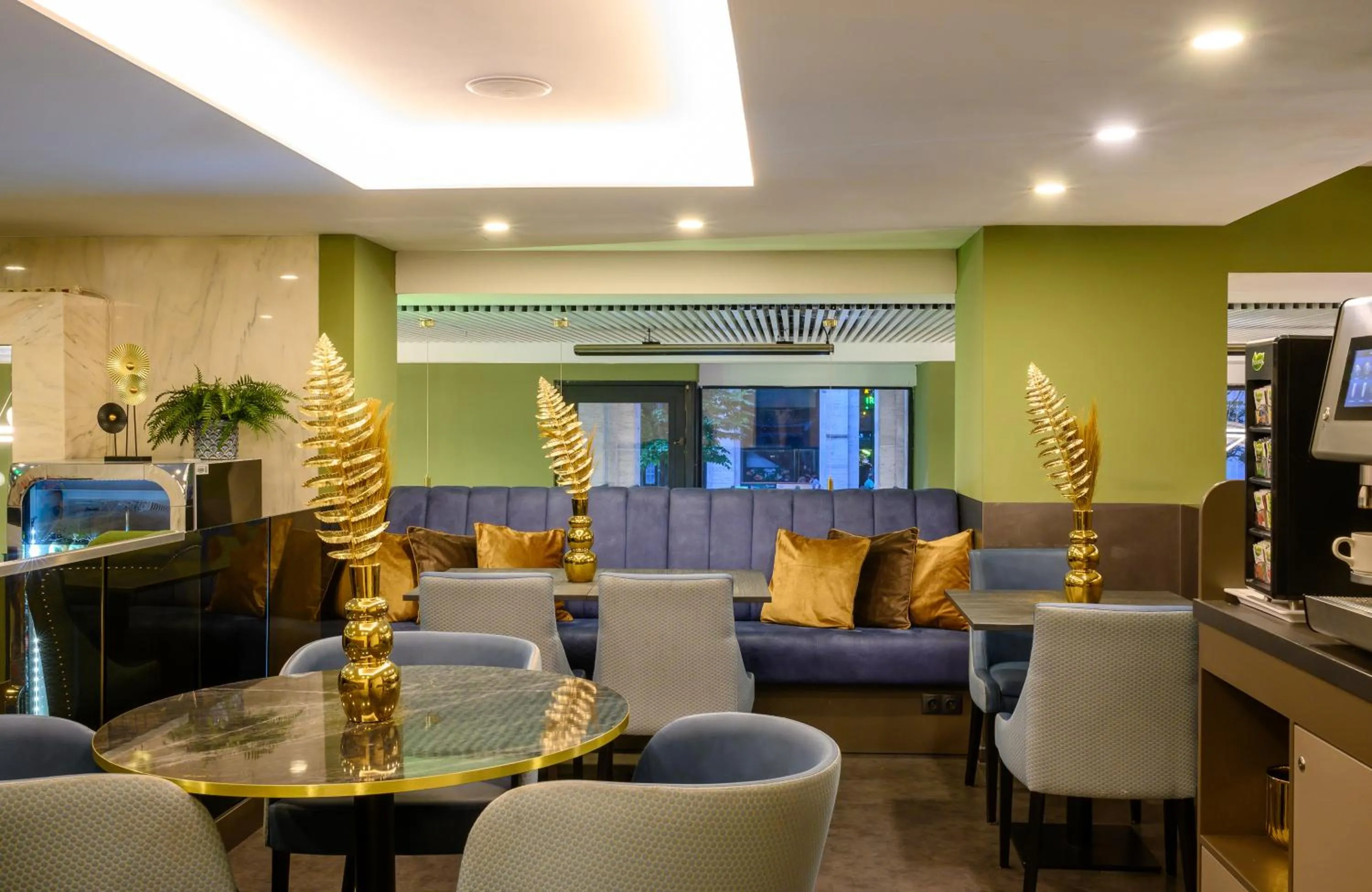 Lounge or bar in Leonardo Boutique Hotel Budapest M-Square