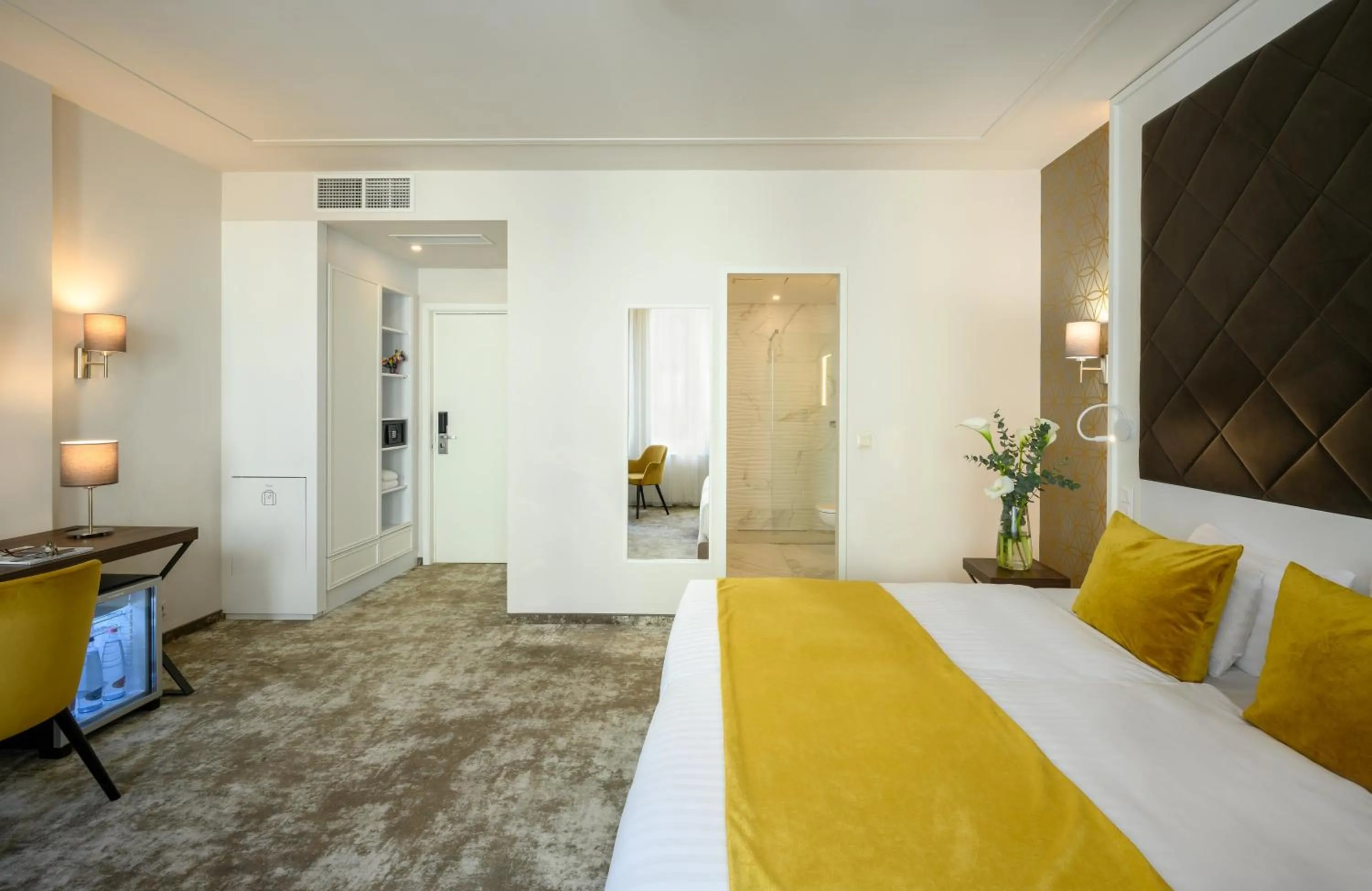 Photo of the whole room, Bed in Leonardo Boutique Hotel Budapest M-Square