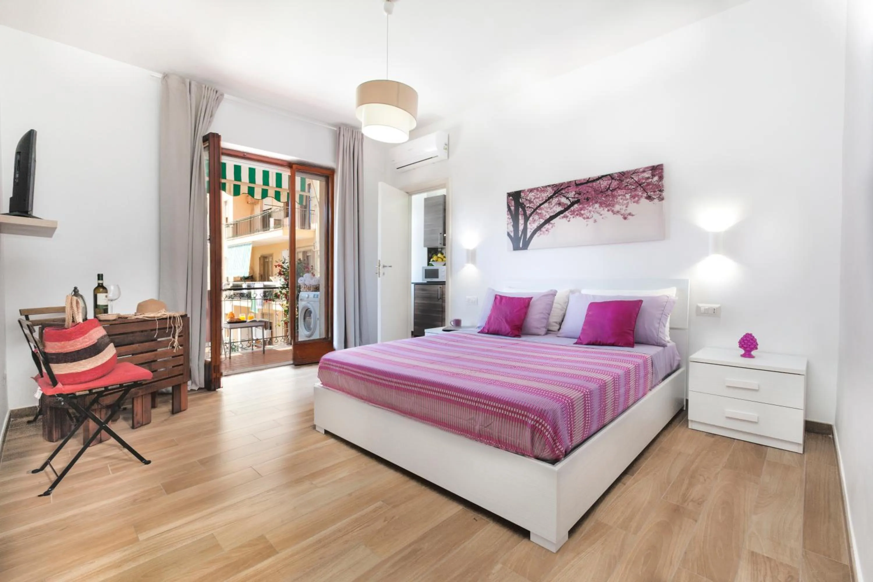 Bedroom, Bed in Estate4home - SOFIA FLORA