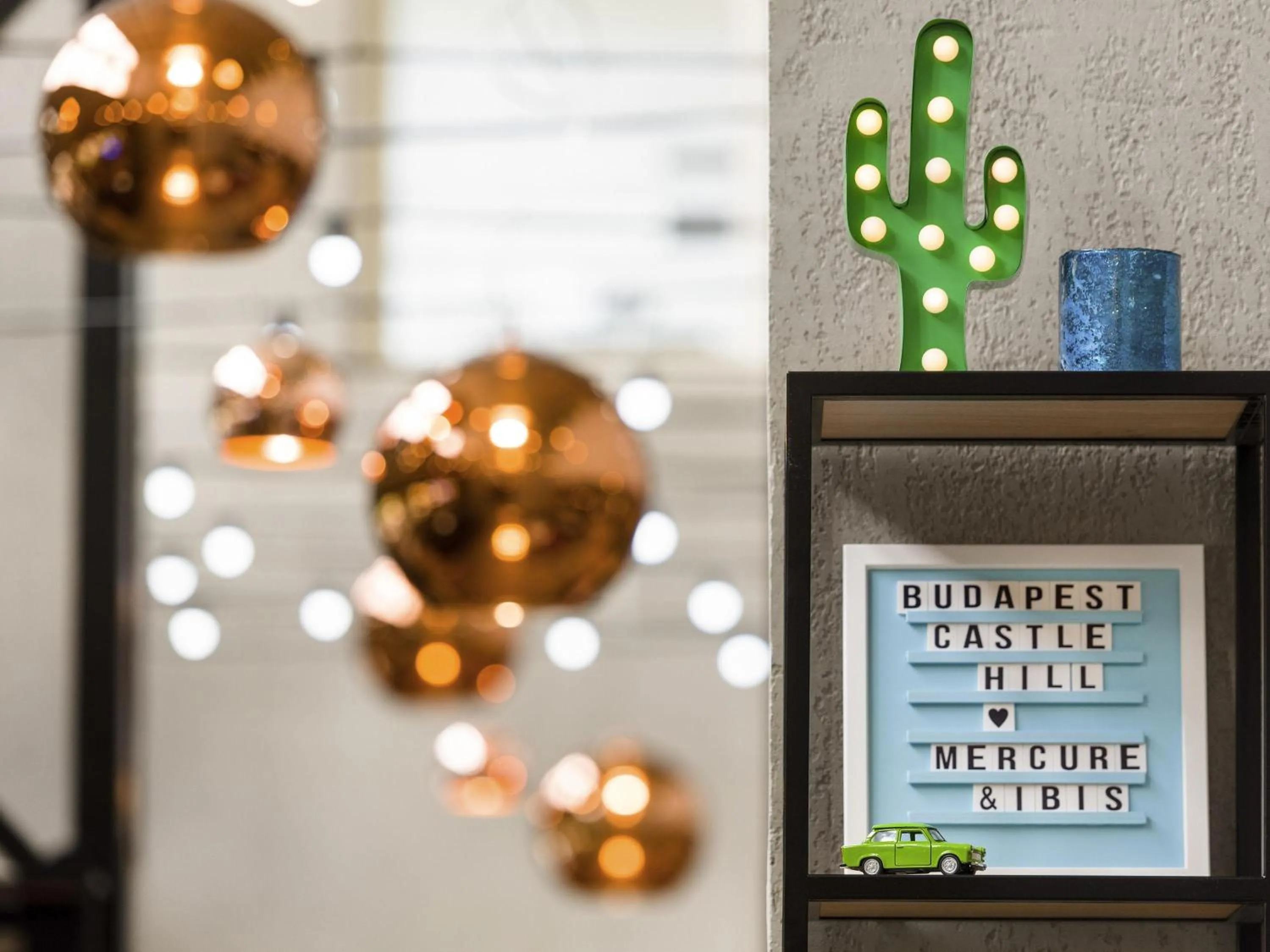 Lounge or bar in Mercure Budapest Castle Hill