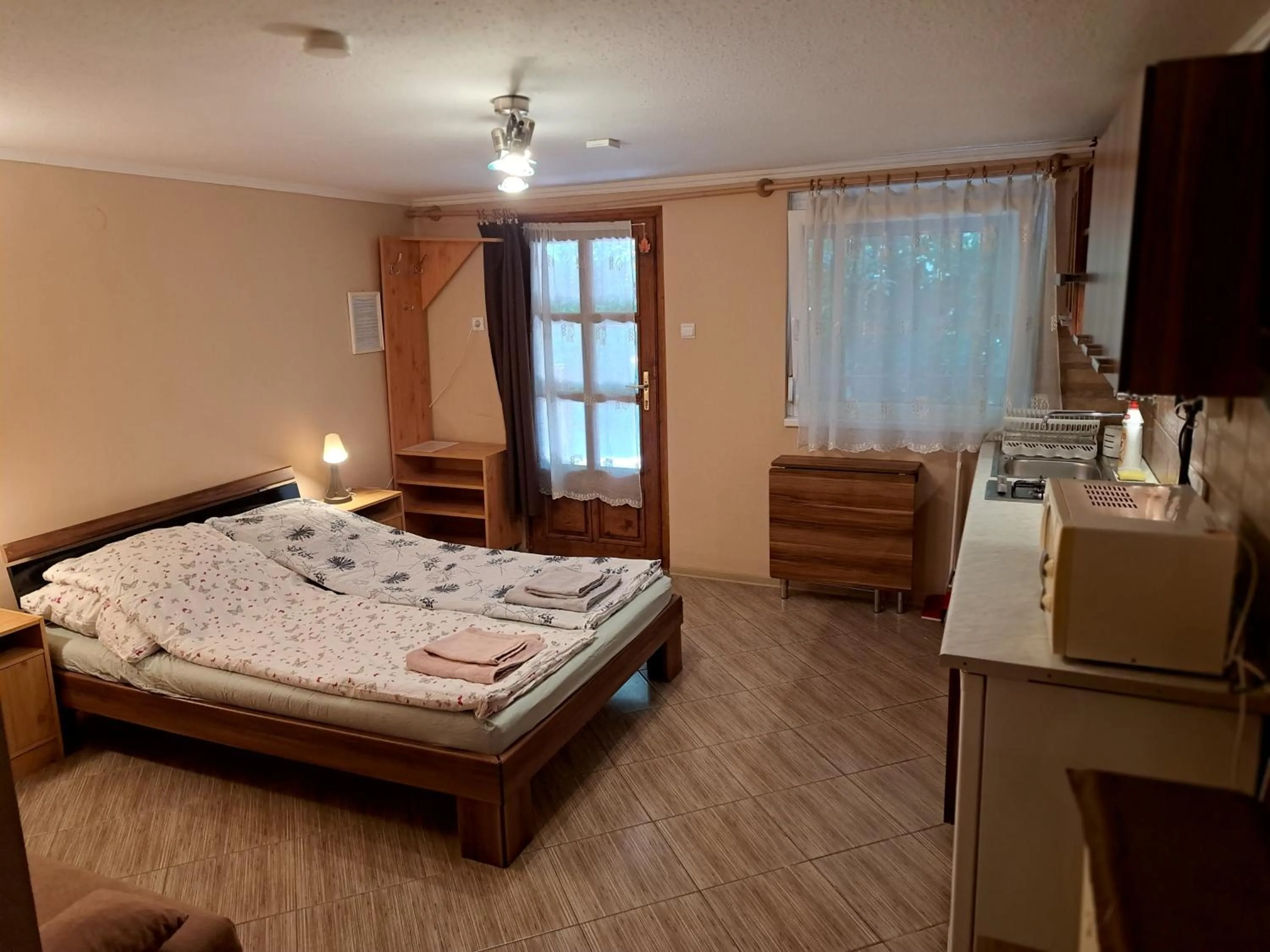 Kitchen or kitchenette, Bed in Pink Tulip Apartment House