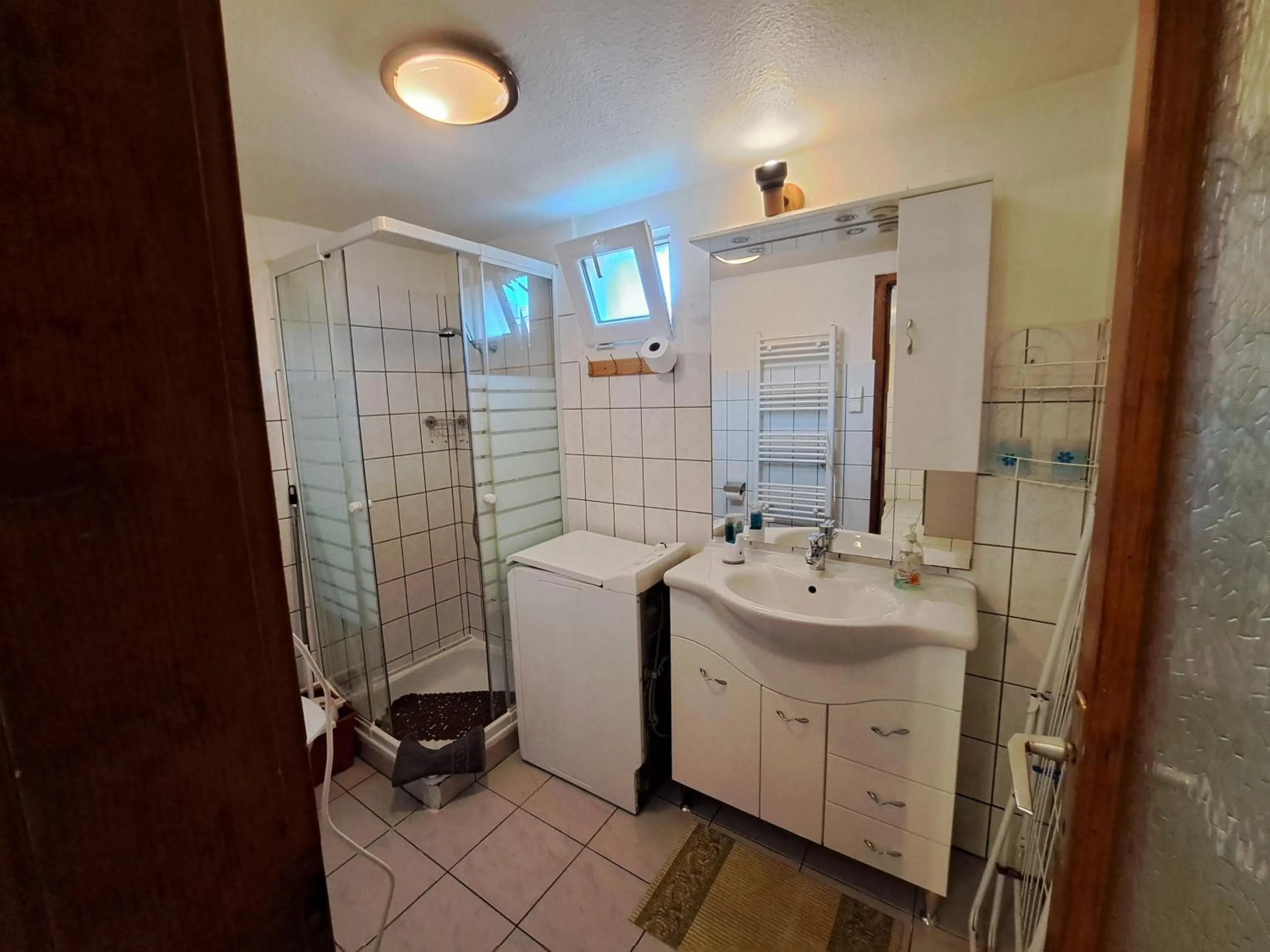 Bathroom in Pink Tulip Apartment House