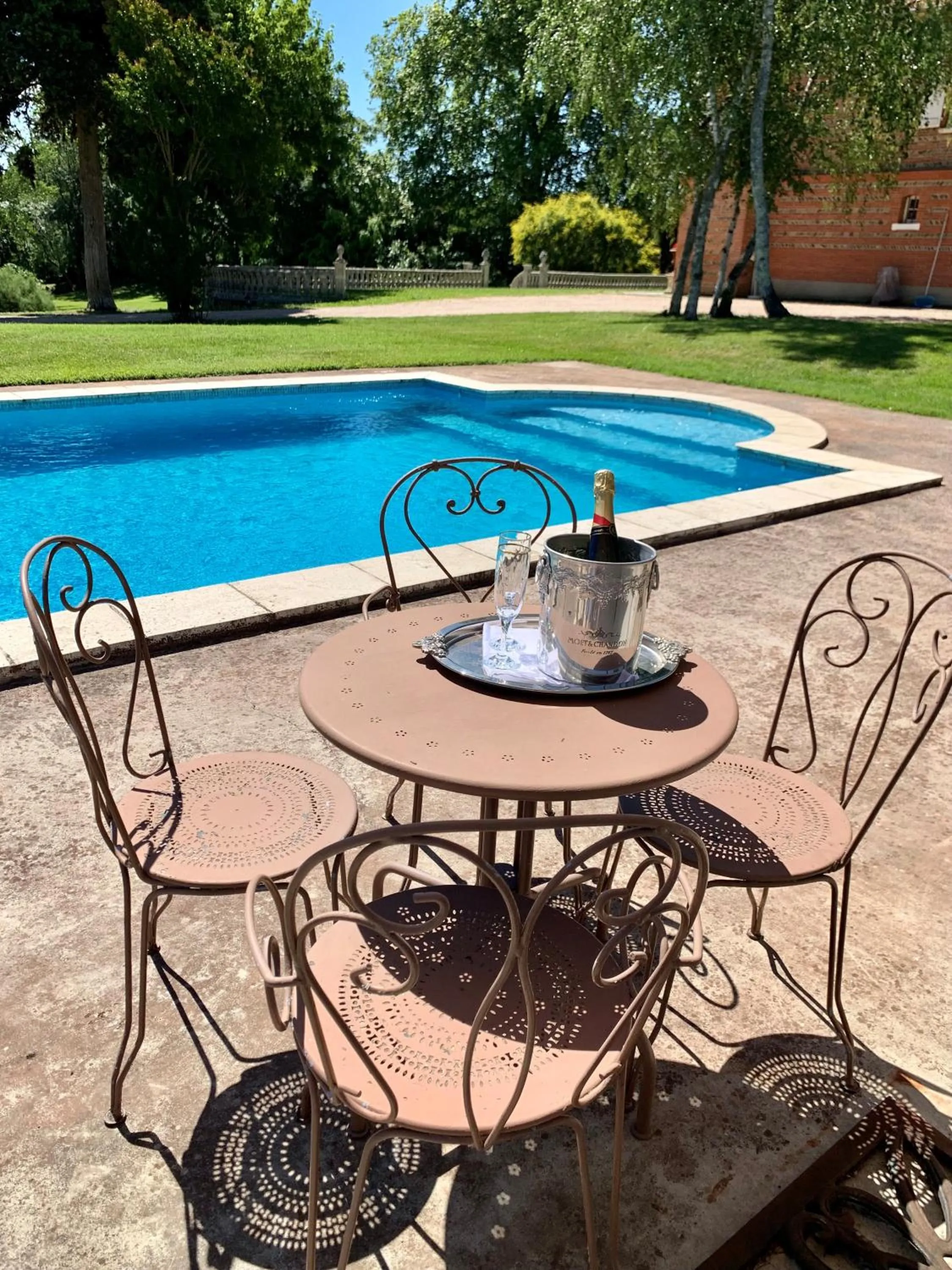 Swimming pool in Château Ratou