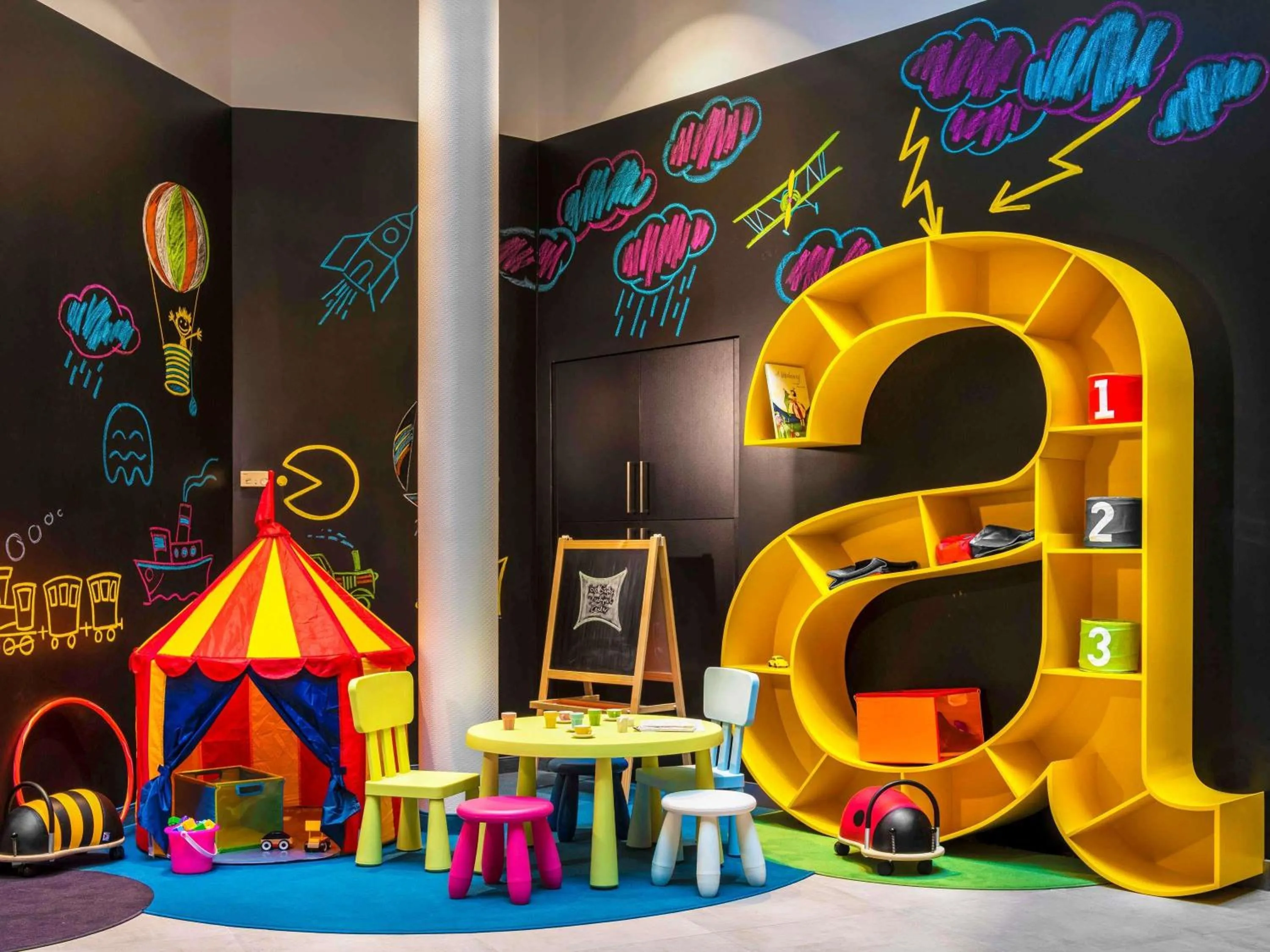 Lounge or bar in Ibis Styles Budapest Center