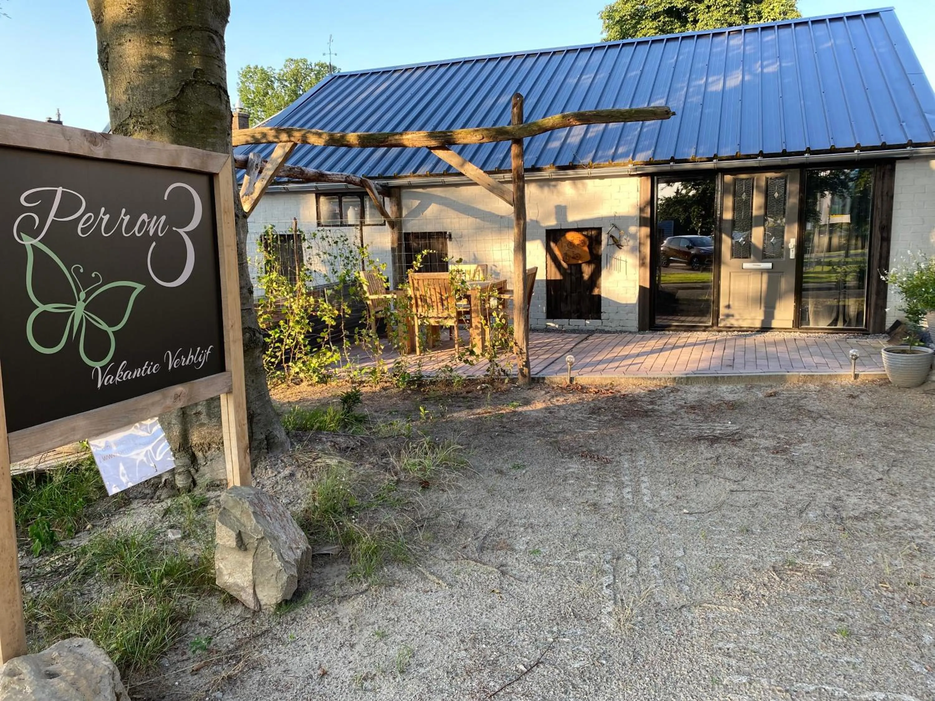 Property building in Vakantieverblijf Perron 3