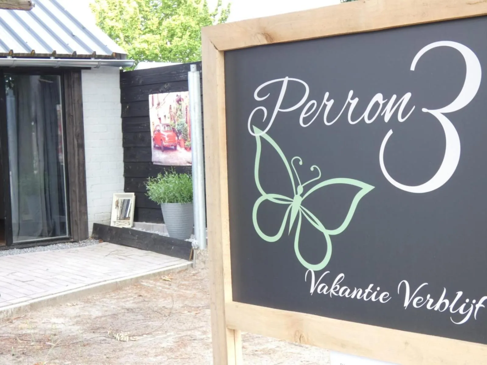 Facade/entrance in Vakantieverblijf Perron 3