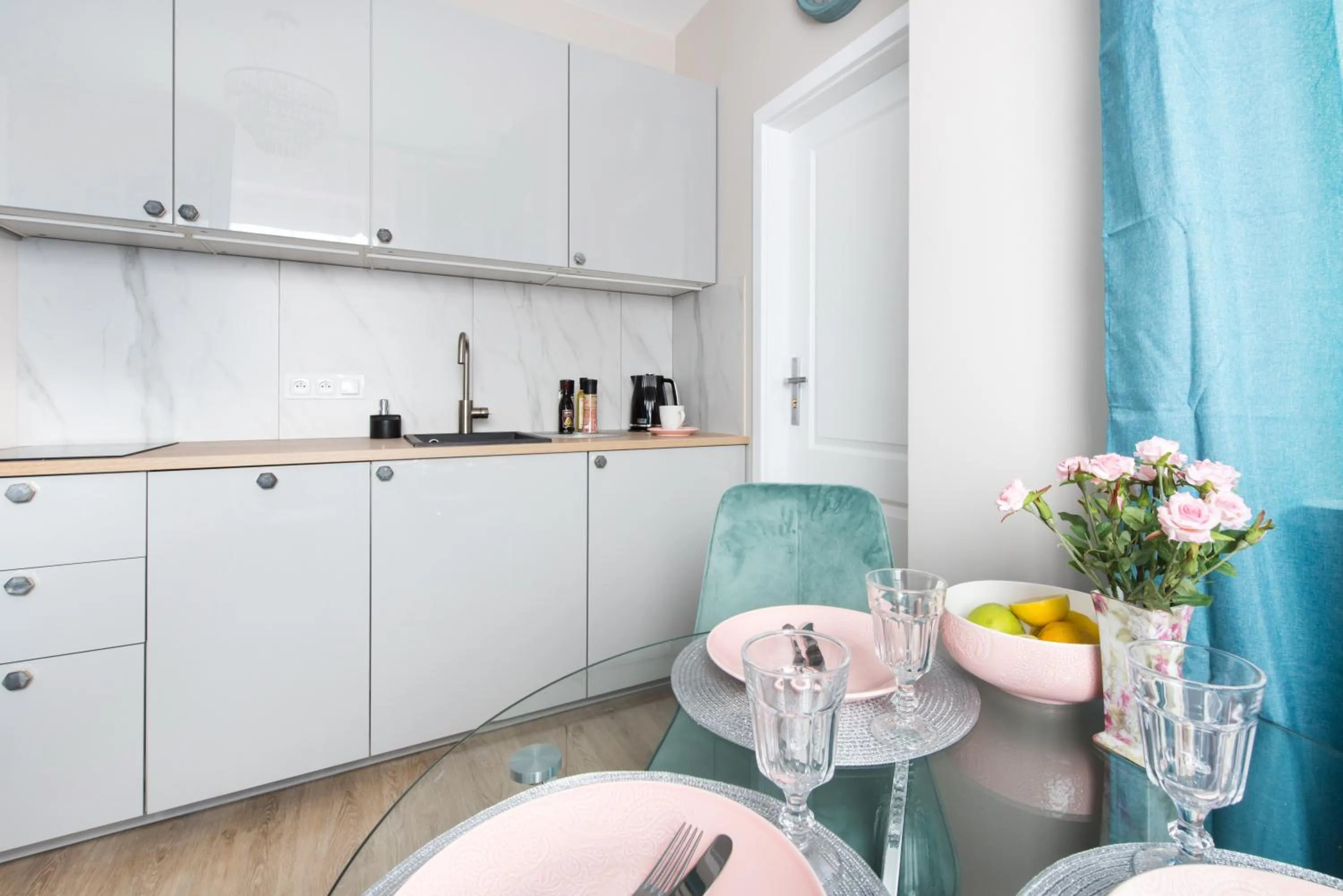 Kitchen or kitchenette in SuperApart Chełmska 9 - Blisko Olinek i WFDIF