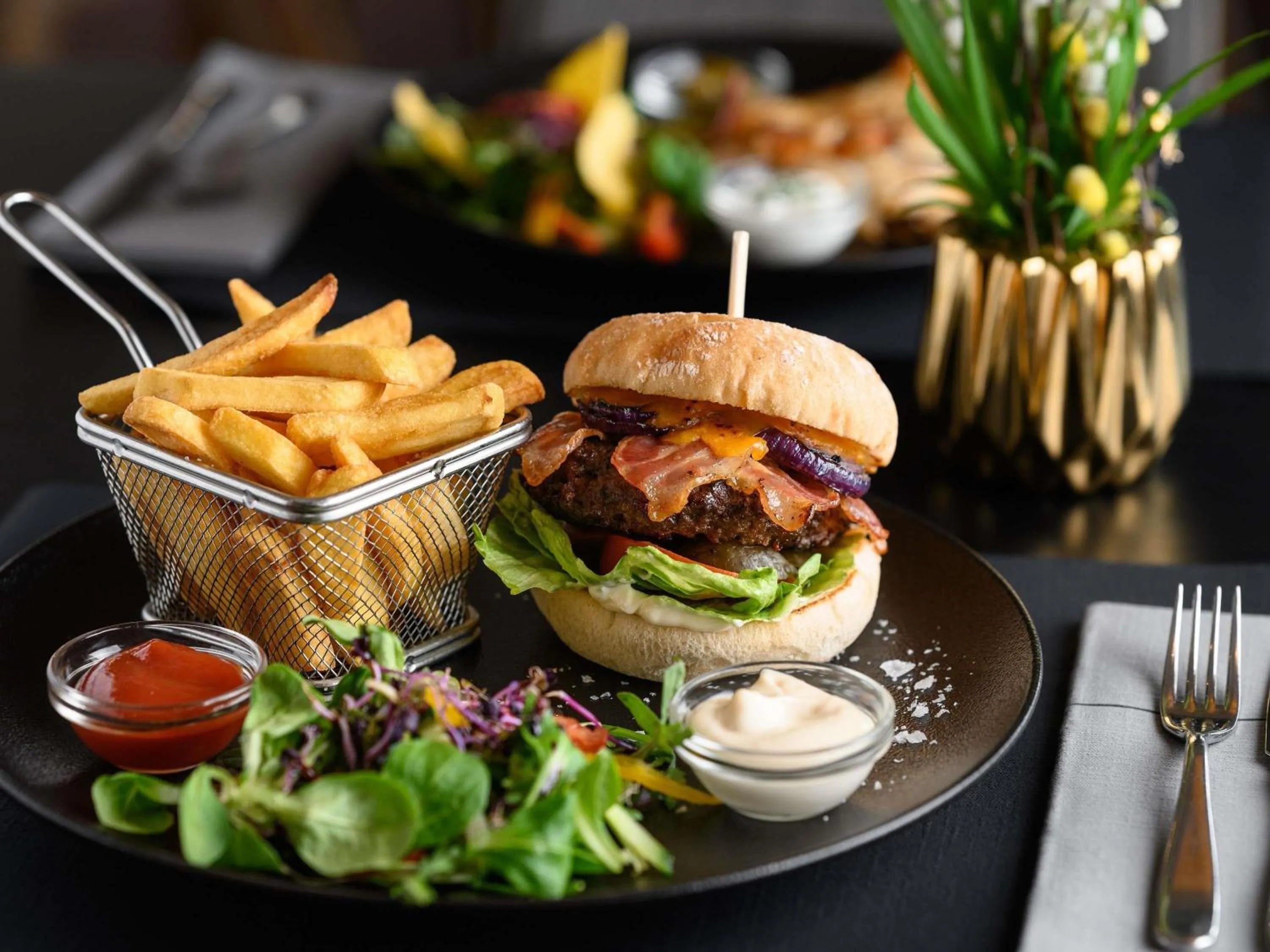 Restaurant/places to eat in Novotel Budapest Danube