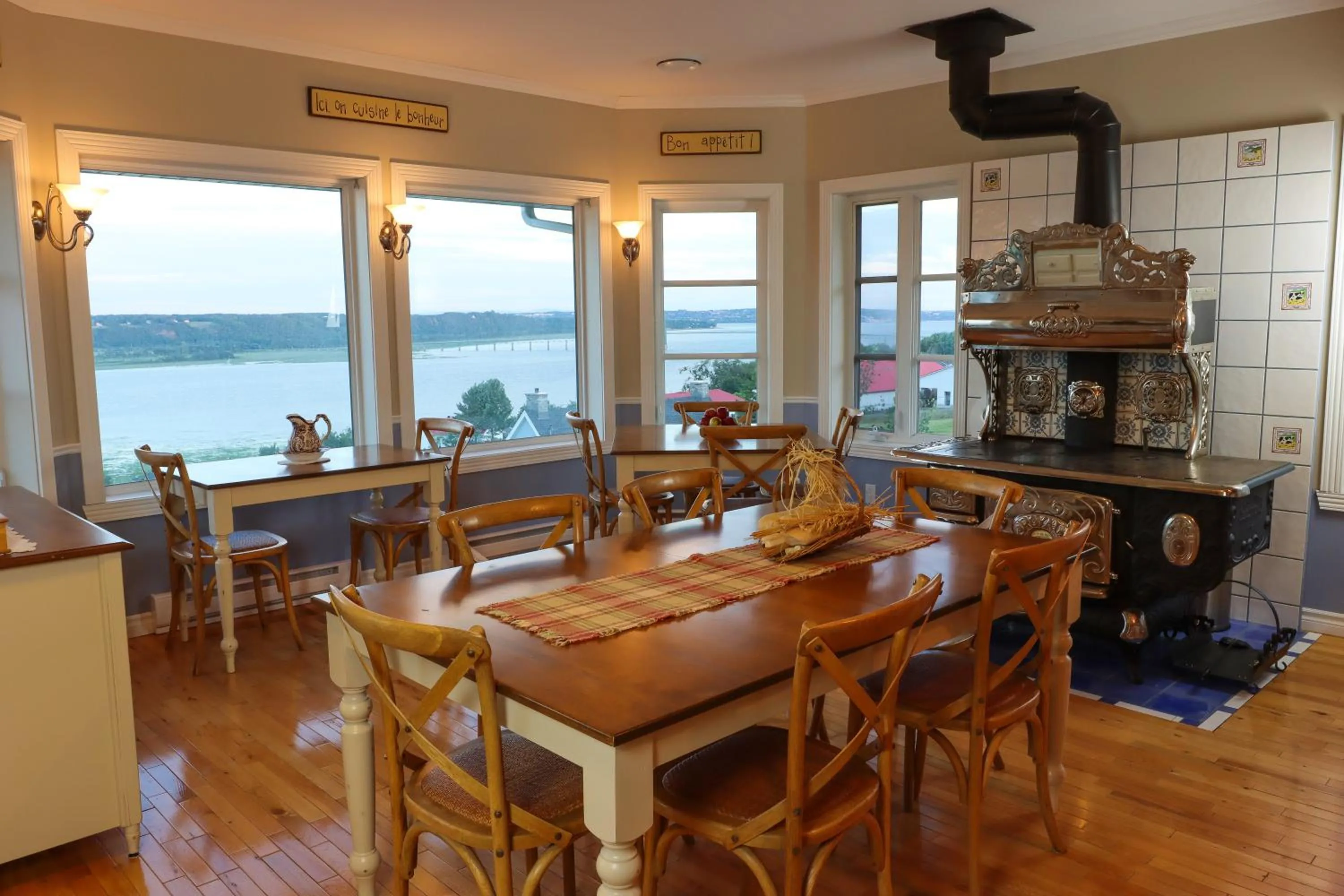 Restaurant/places to eat in Bed & Breakfast, Gîte La Princesse des Champs