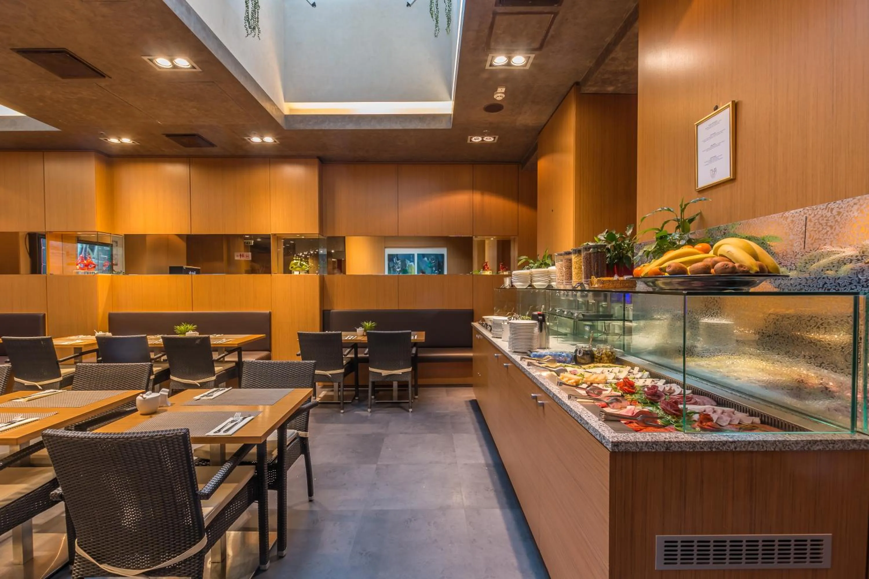 Buffet breakfast in Hotel Museum Budapest