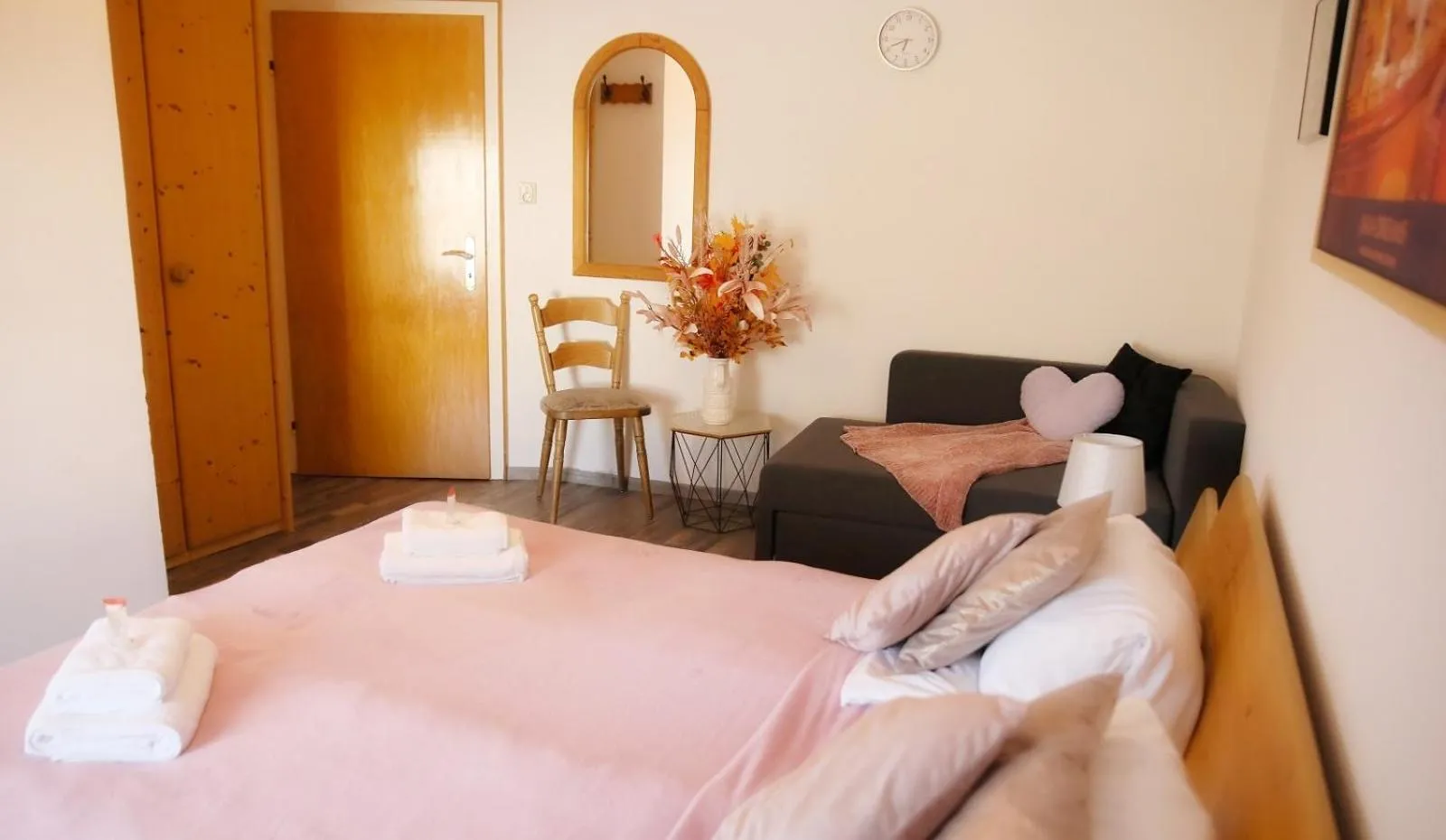 Bedroom, Bed in Zum Burgkeller