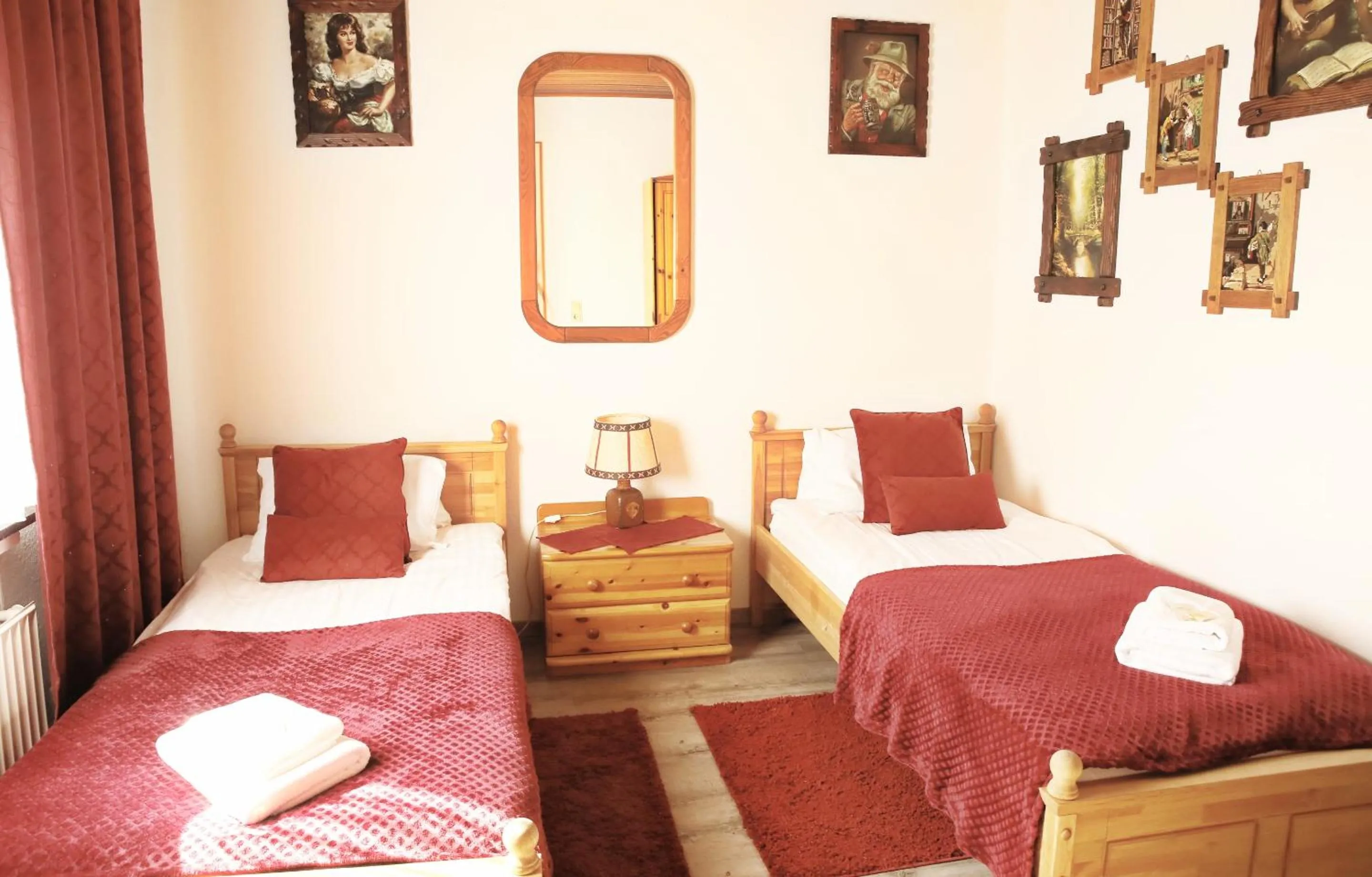 Bedroom, Bed in Zum Burgkeller