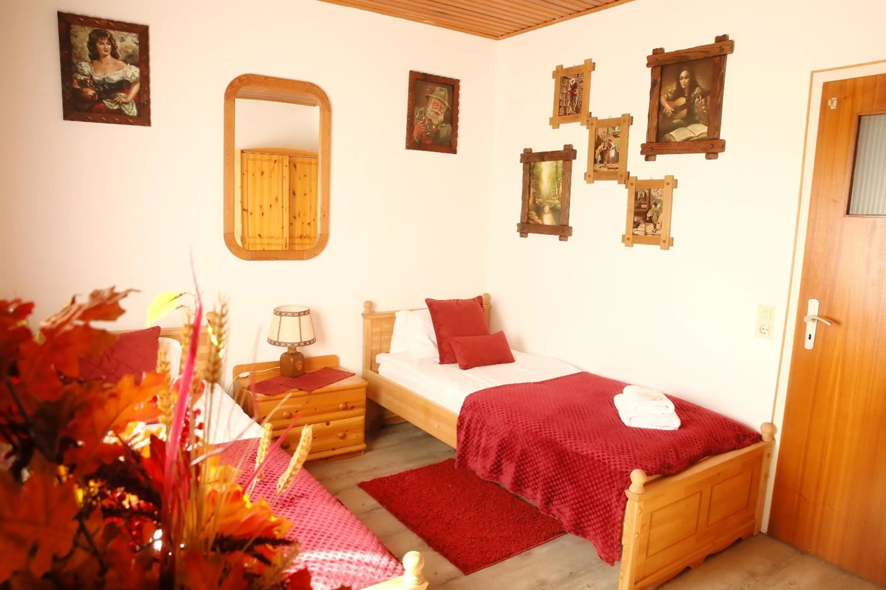 Bedroom, Bed in Zum Burgkeller