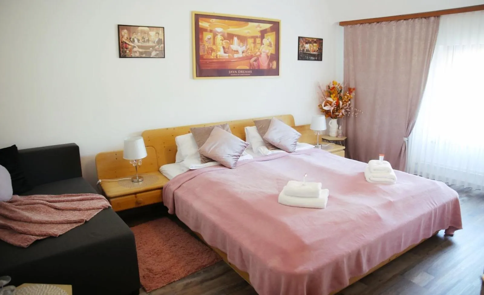 Bedroom, Bed in Zum Burgkeller