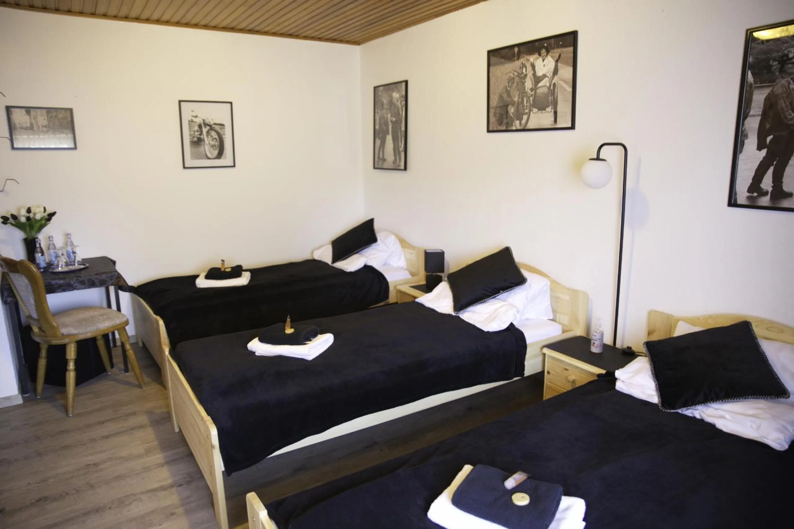 Bedroom, Bed in Zum Burgkeller