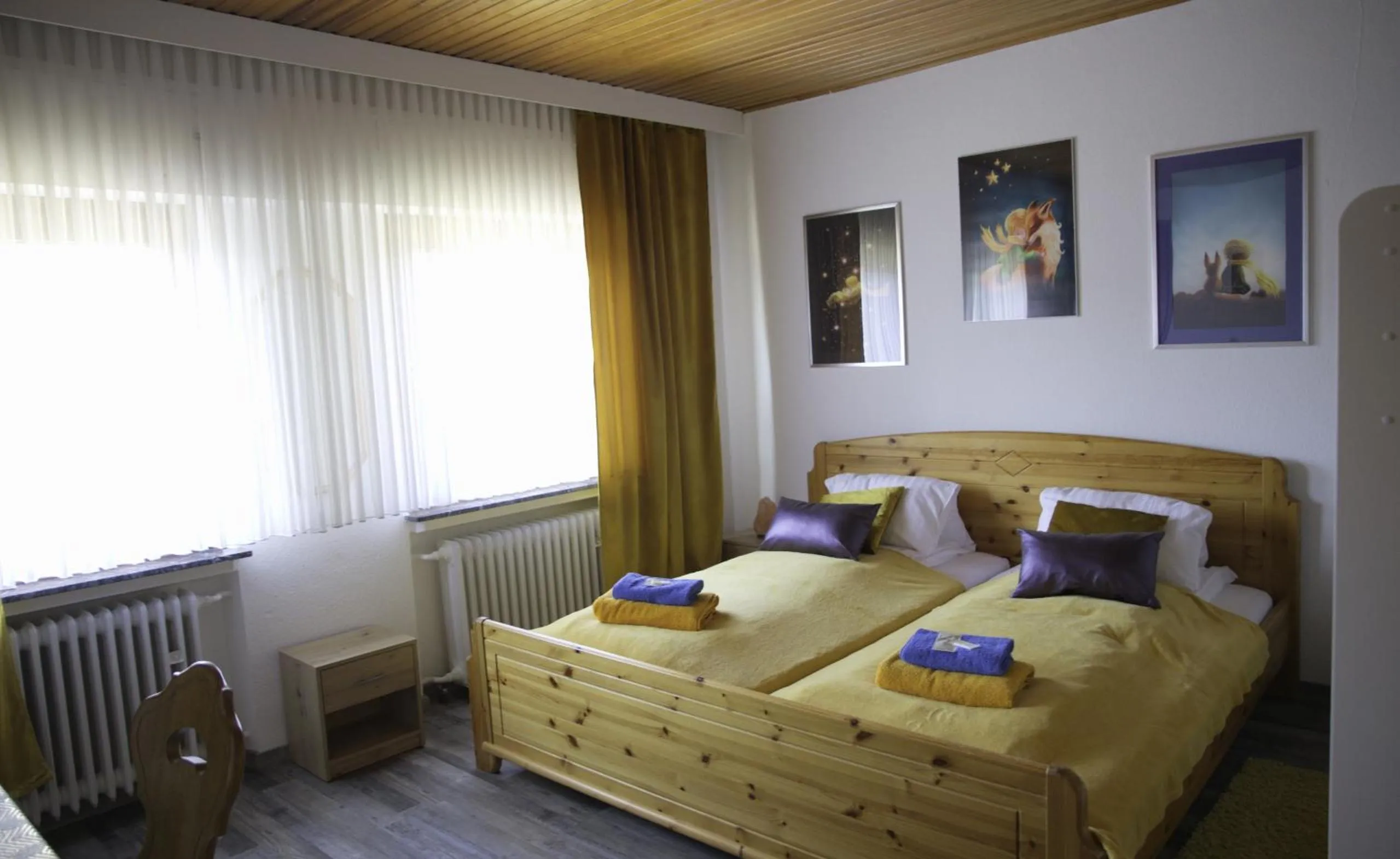 Bedroom, Bed in Zum Burgkeller