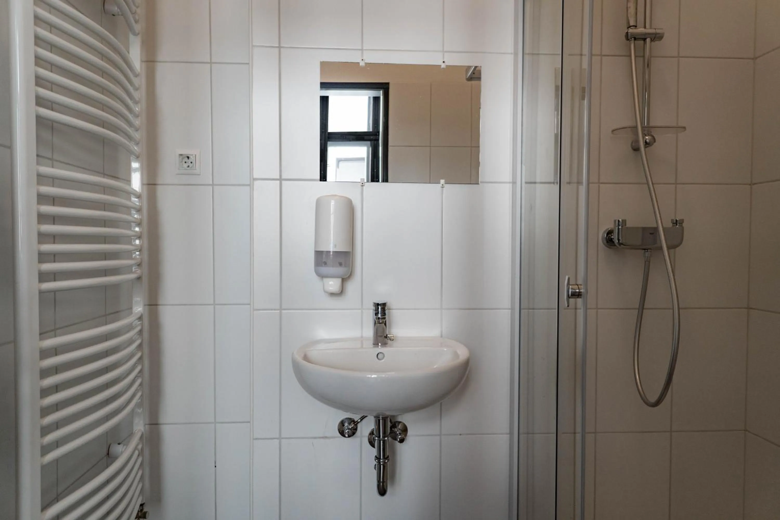 Shower in Equity Point Budapest