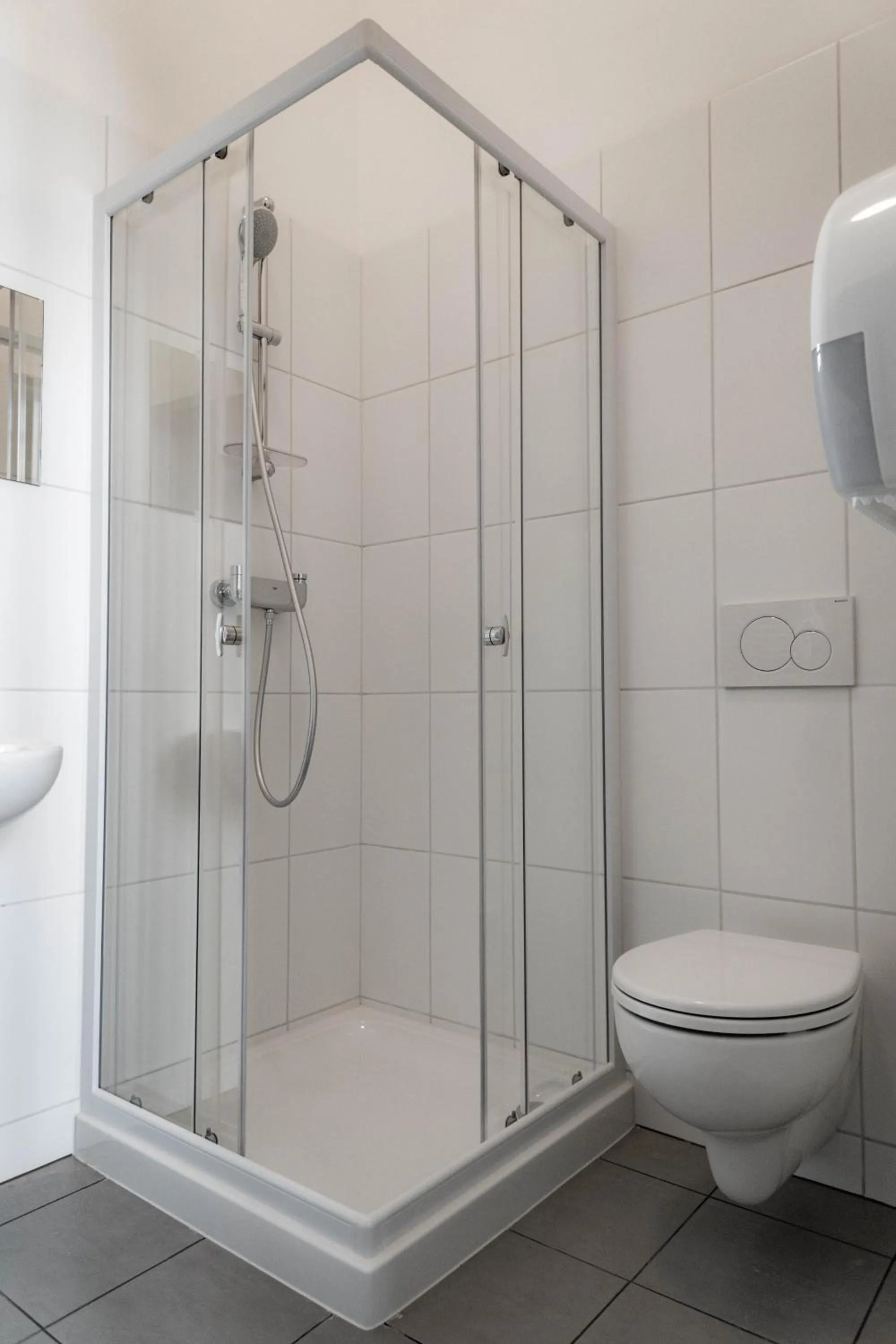 Shower in Equity Point Budapest