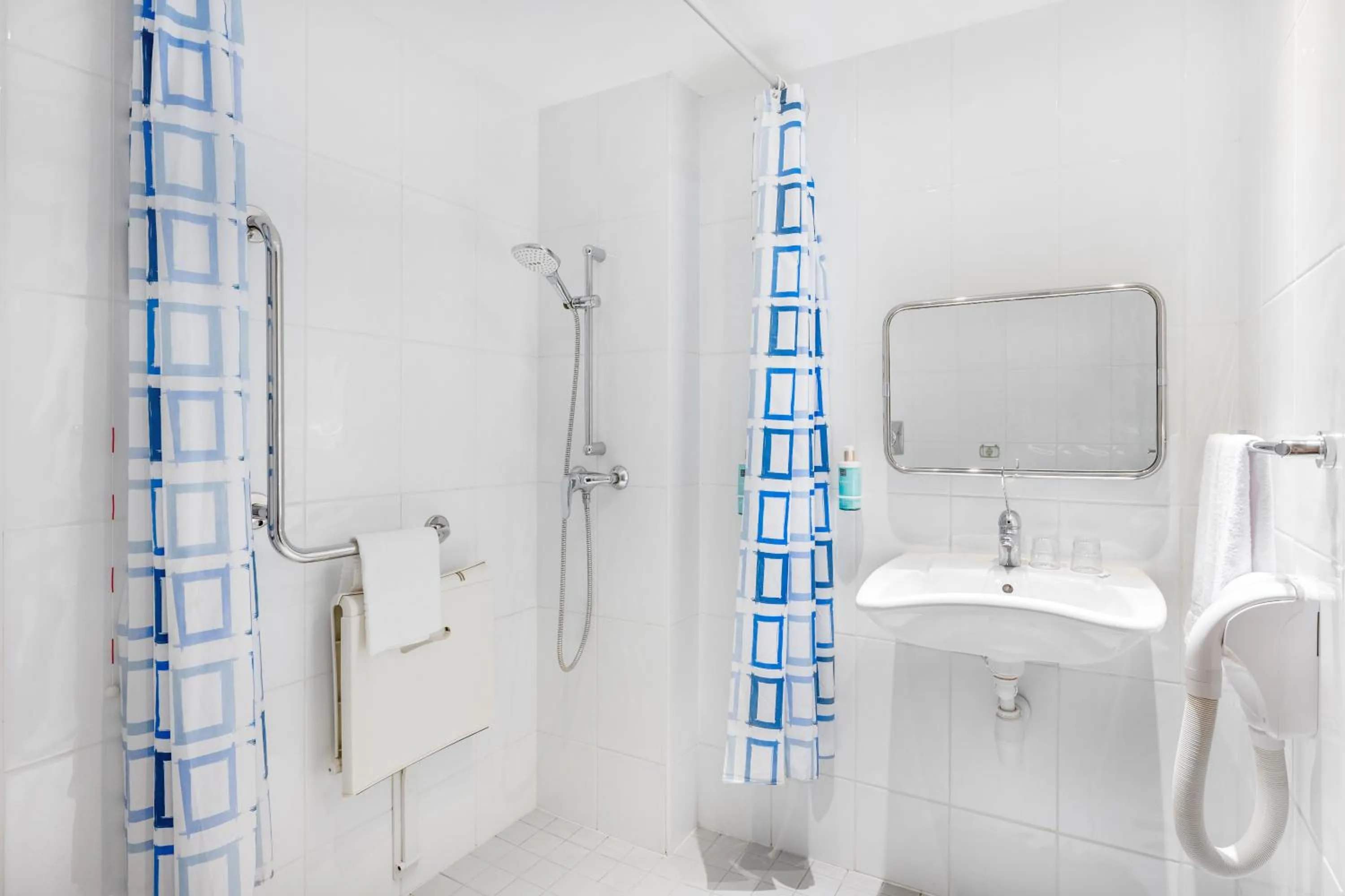 Shower in Novotel Budapest City